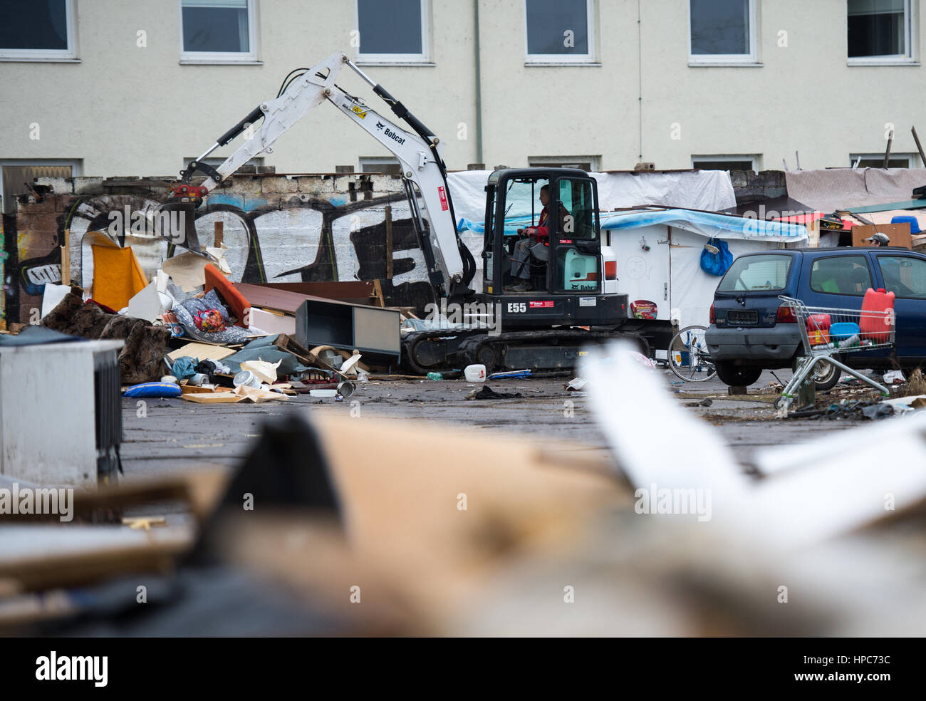 Self built huts hires stock photography and images Alamy