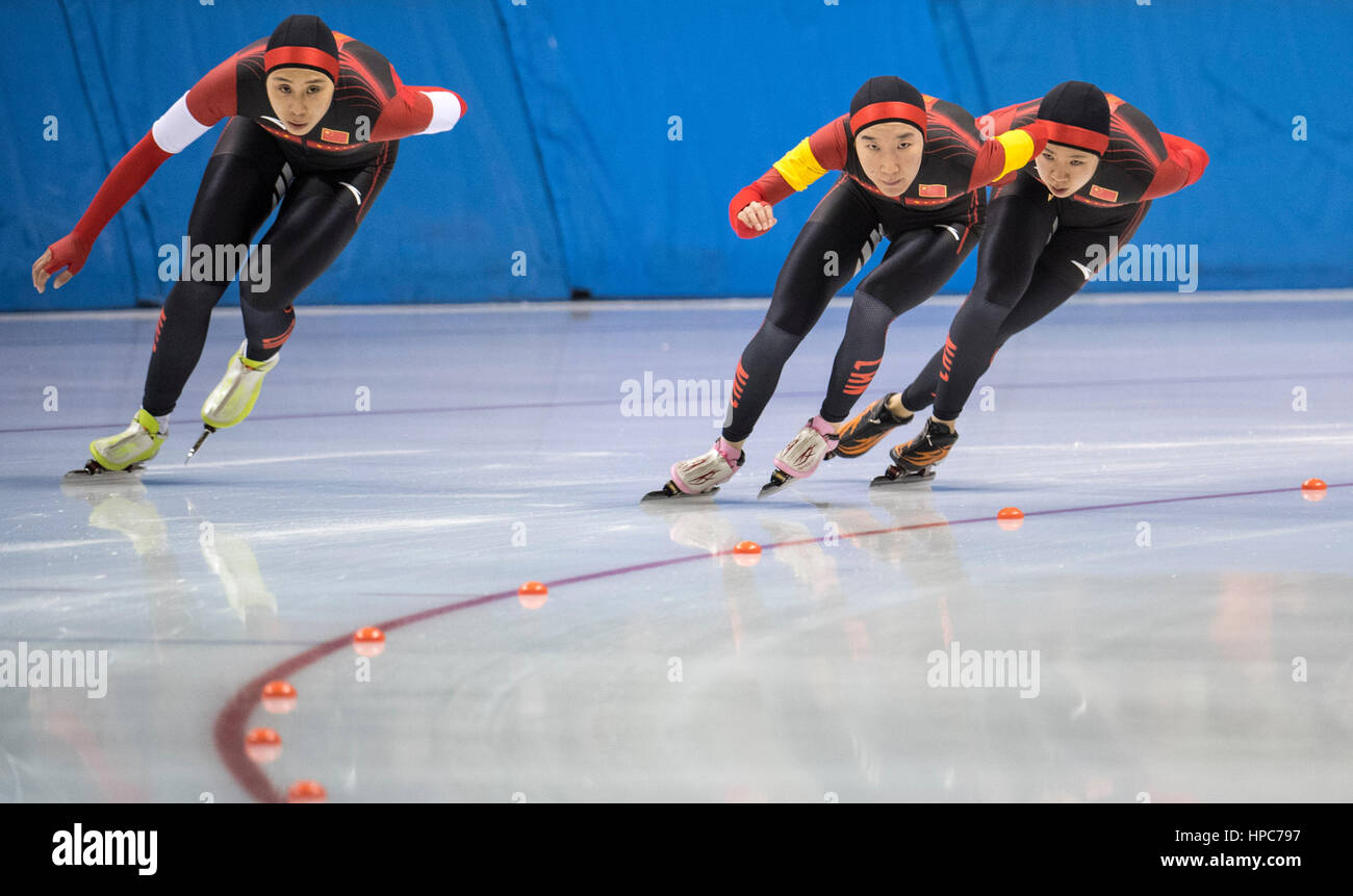 Obihiro, Japan. 21st Feb, 2017. Bronze medalists Team China compete during the Ladies' Team Pursuit at the 2017 Sapporo Asian Winter Games in Obihiro, Japan, Feb. 21, 2017. Credit: Jiang Wenyao/Xinhua/Alamy Live News Stock Photo