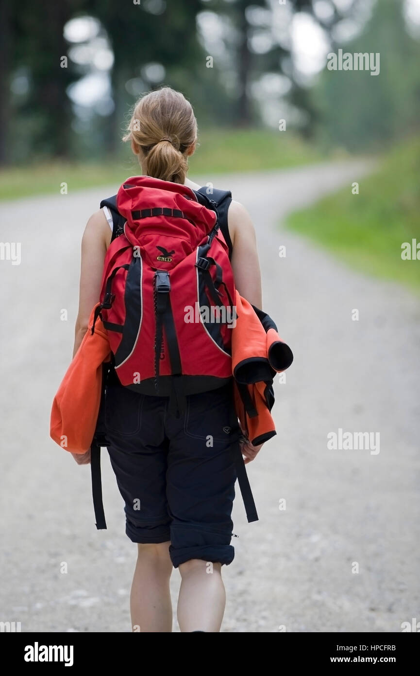 Frau beim Wandern - wanderer Stock Photo - Alamy