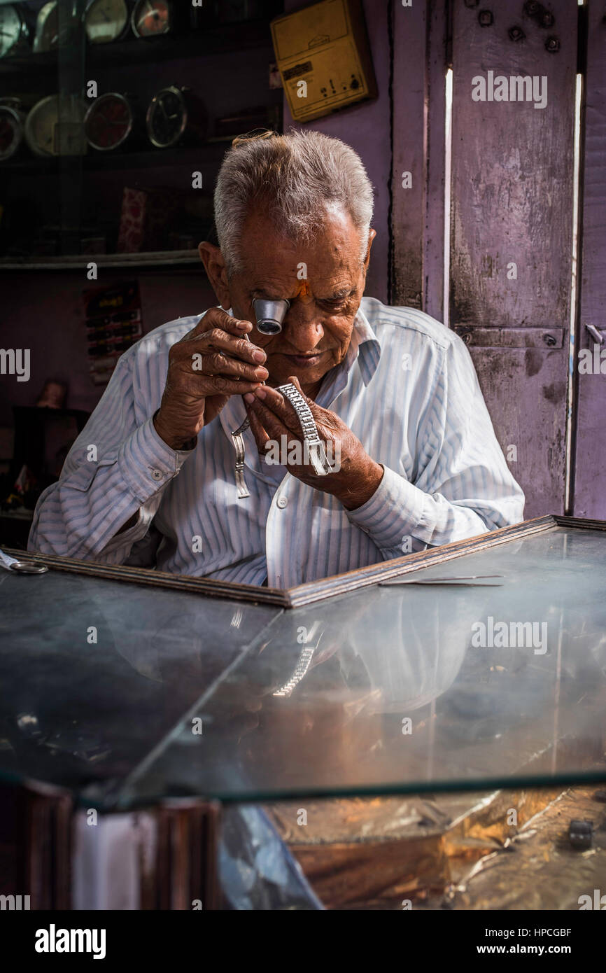 Indian man repairing a watch, Jodhpur, India Stock Photo