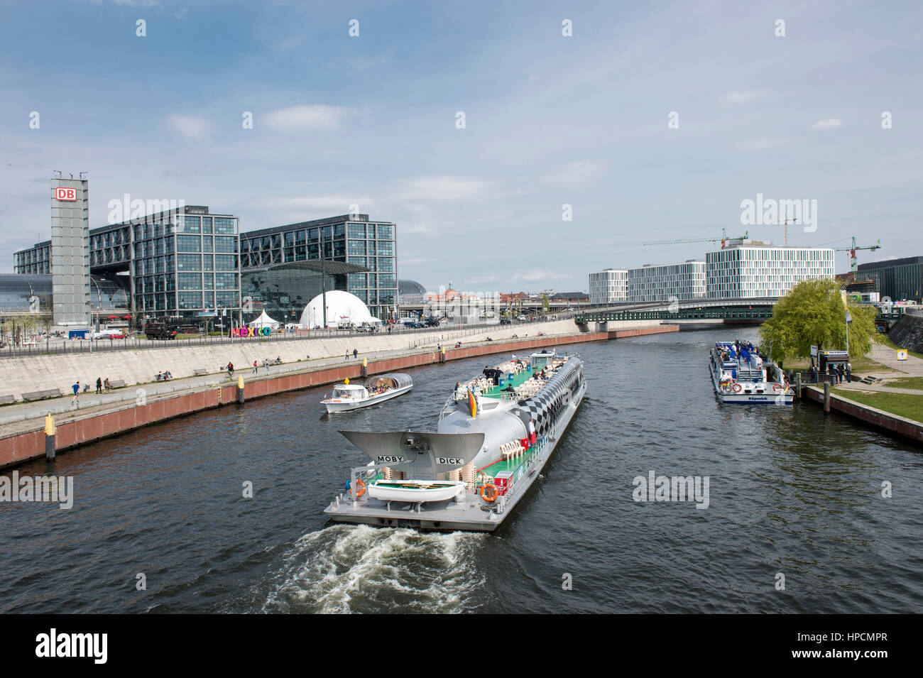 Germany,Berlin,Lehrter Bahnof and Sprea River Stock Photo