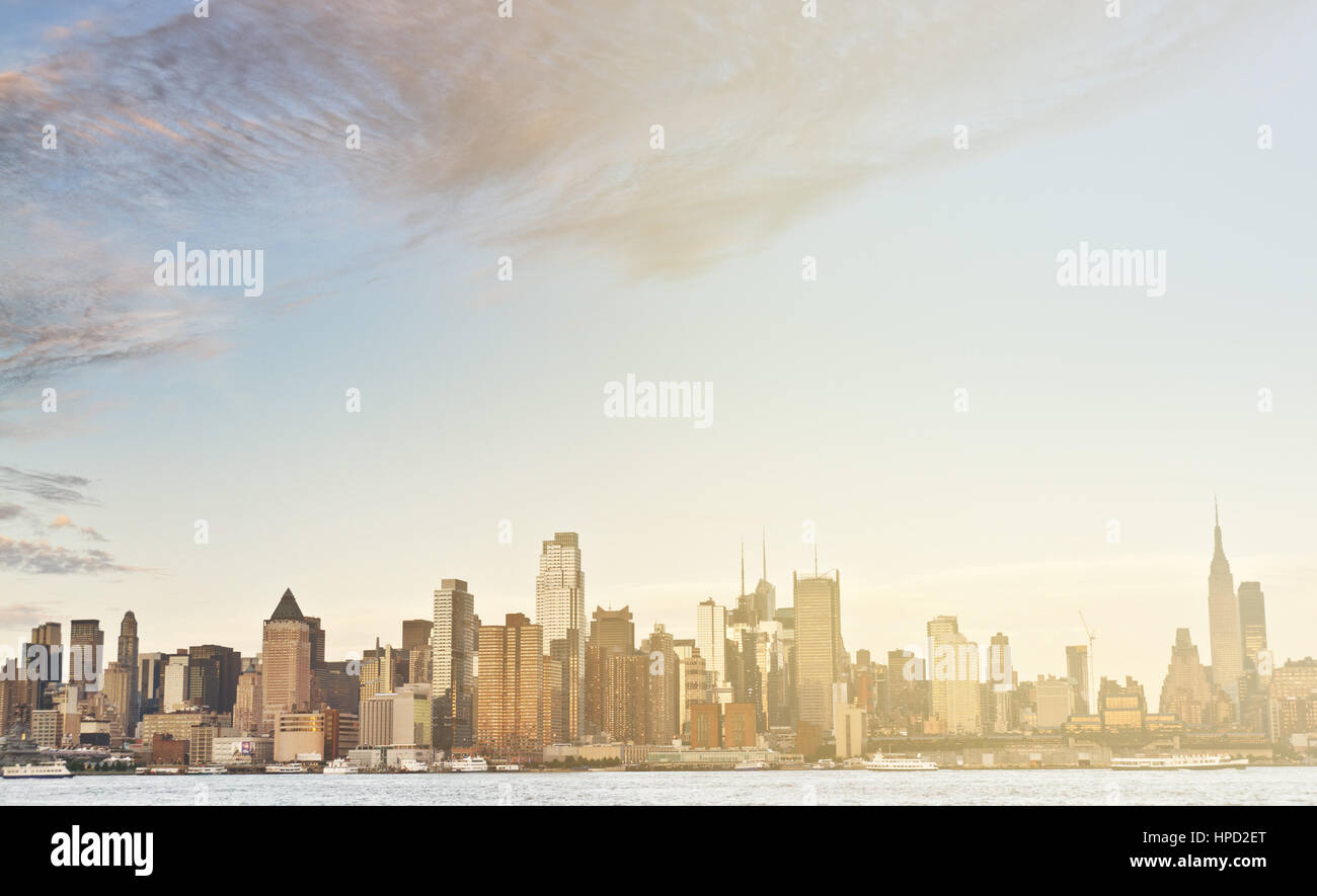 new york city skyline cityscape over the hudson river Stock Photo - Alamy