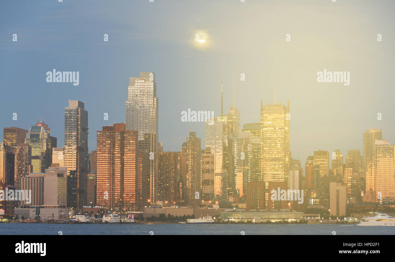 new york city skyline cityscape over the hudson river Stock Photo - Alamy
