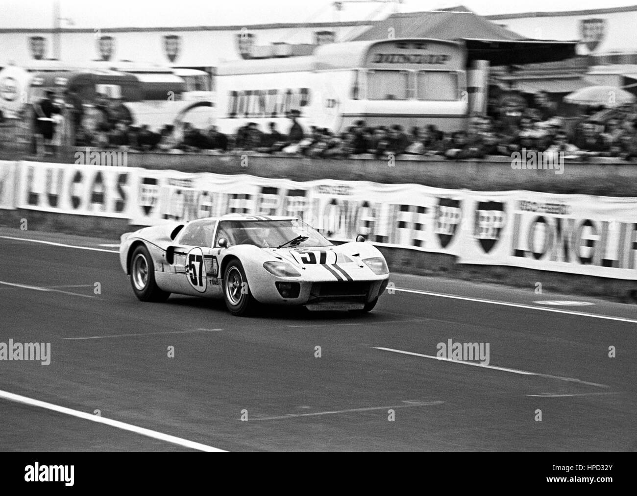 1967 Paul Hawkins Australian Ford Mk11 Le Mans 24 Hours dnf Stock Photo