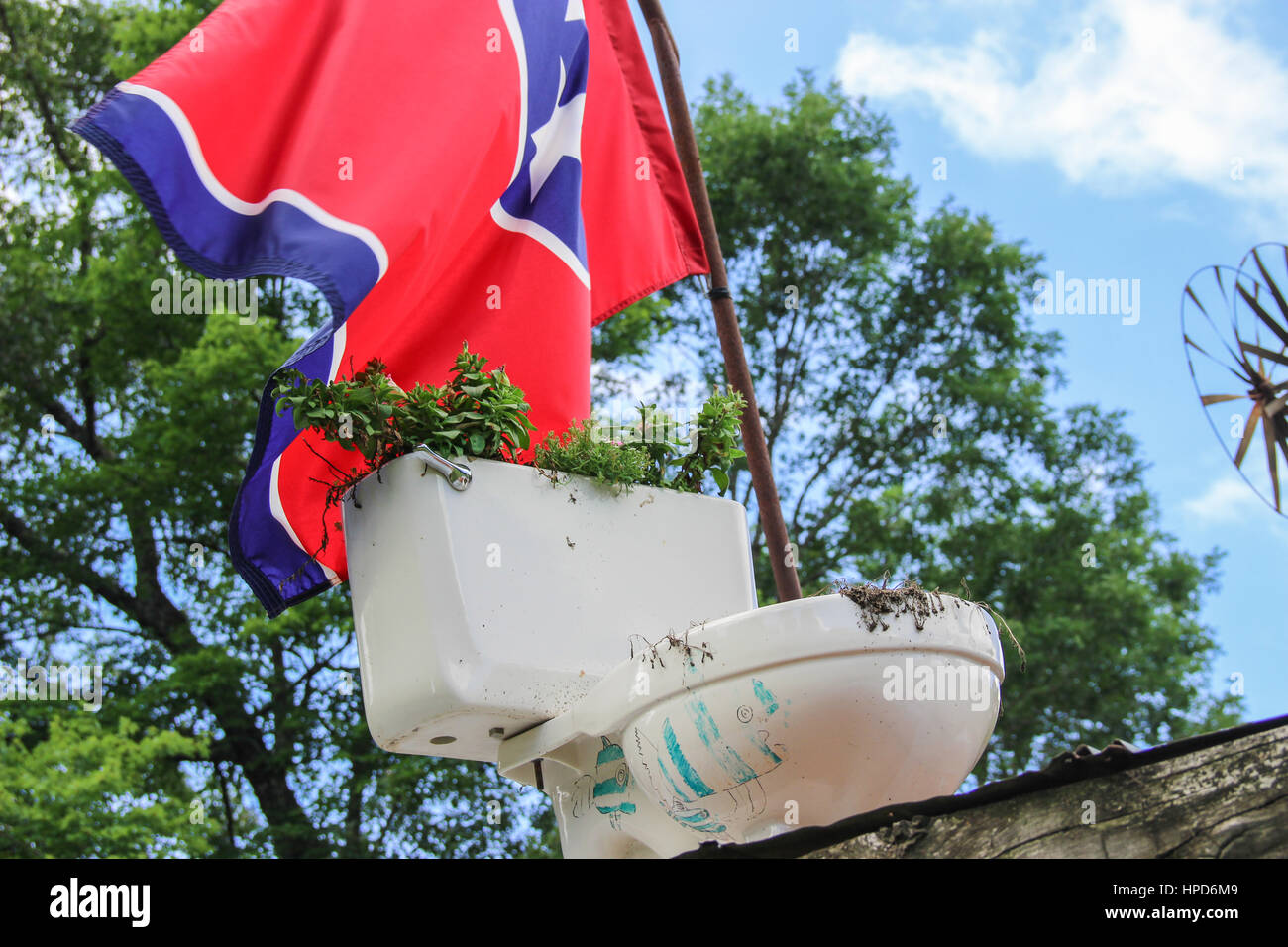 south flag in Tennessee with toilet in garden Stock Photo