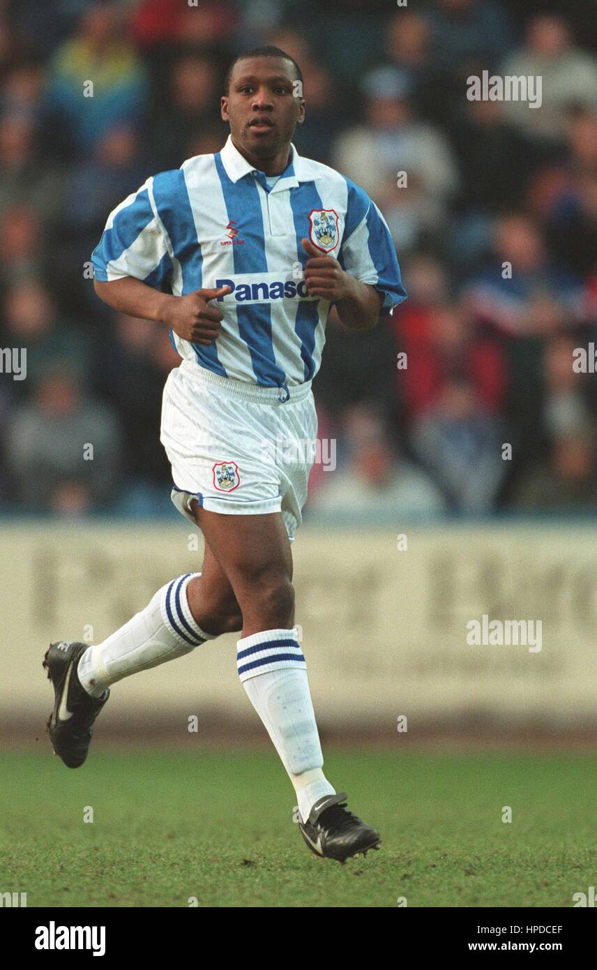 [Image: rodney-rowe-huddersfield-town-fc-11-febr...HPDCEF.jpg]