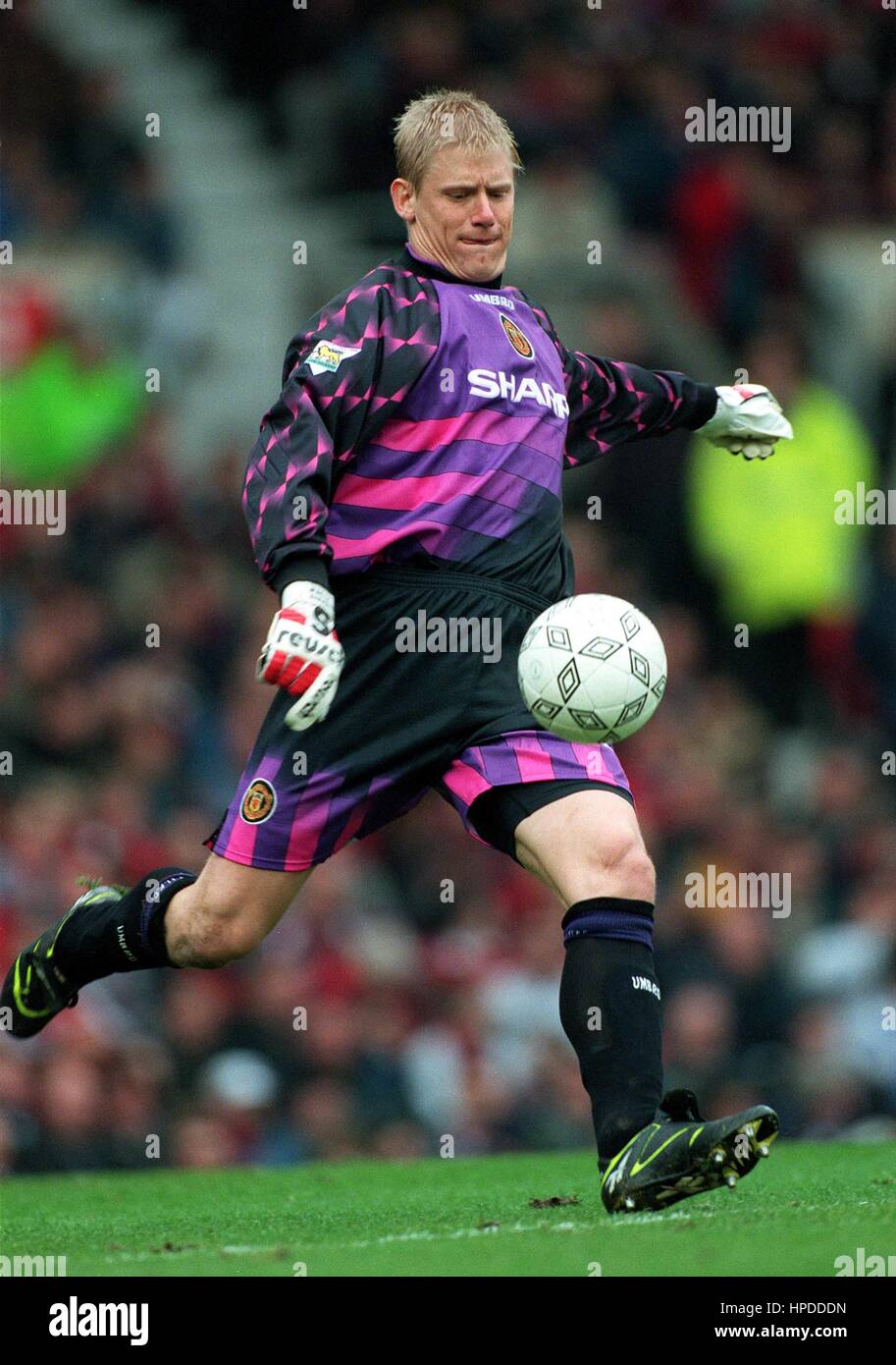 PETER SCHMEICHEL MANCHESTER UNITED FC 15 March 1997 Stock Photo - Alamy
