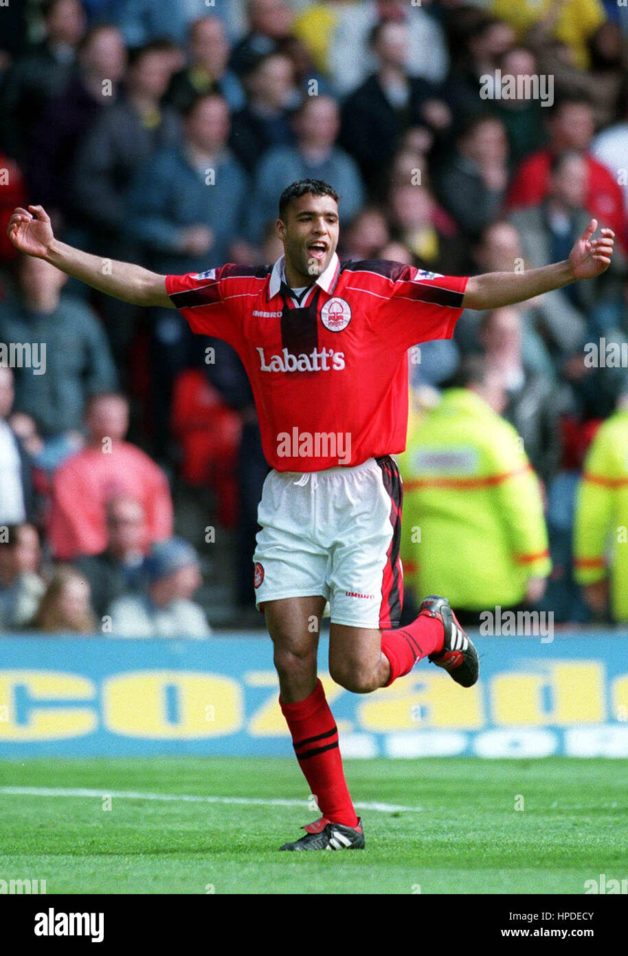 PIERRE VAN HOOIJDONK NOTTINGHAM FOREST V LEEDS UTD 19 April 1997 Stock Photo