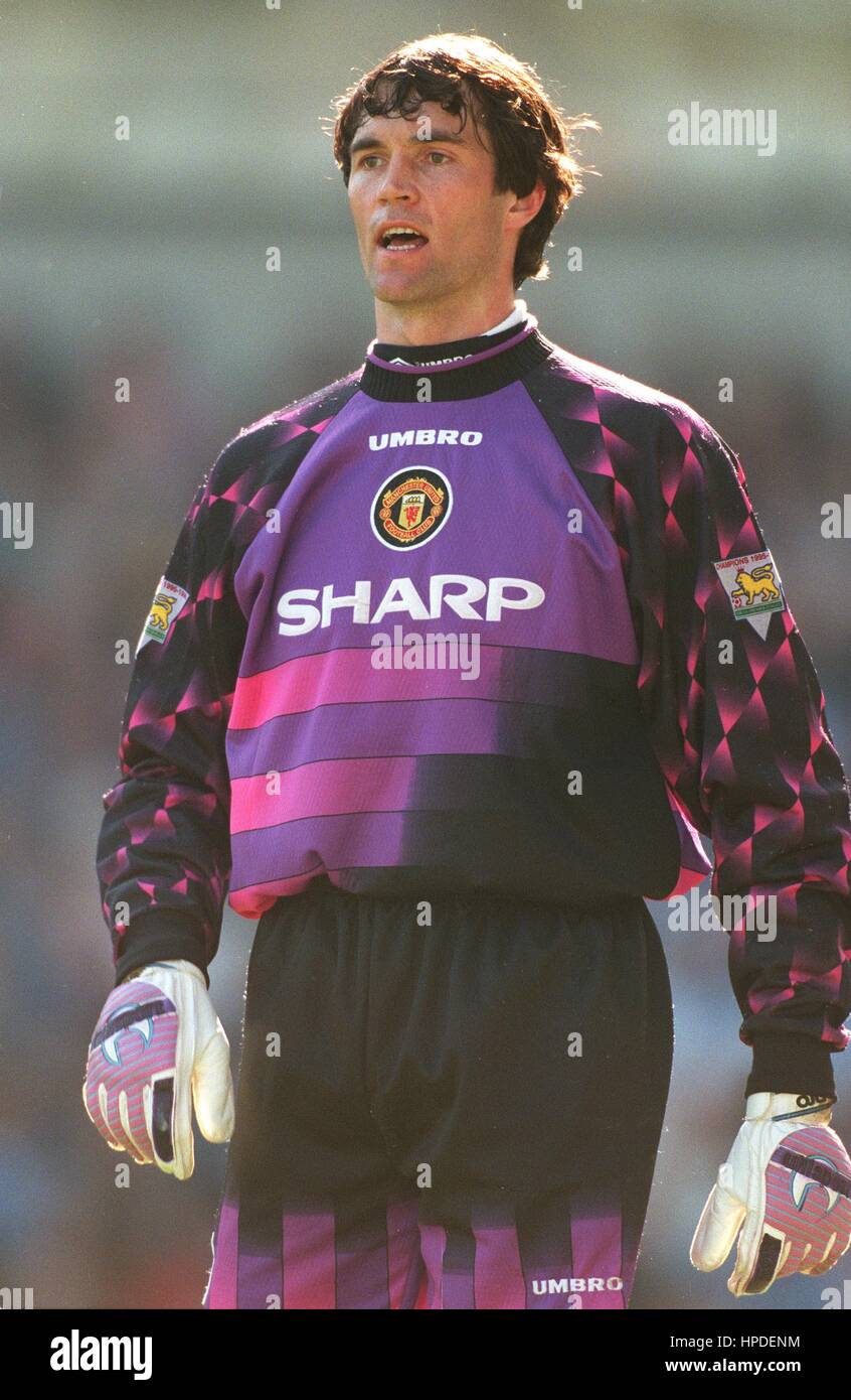 RAIMOND VAN DER GOUW MANCHESTER UNITED FC 21 May 1997 Stock Photo - Alamy