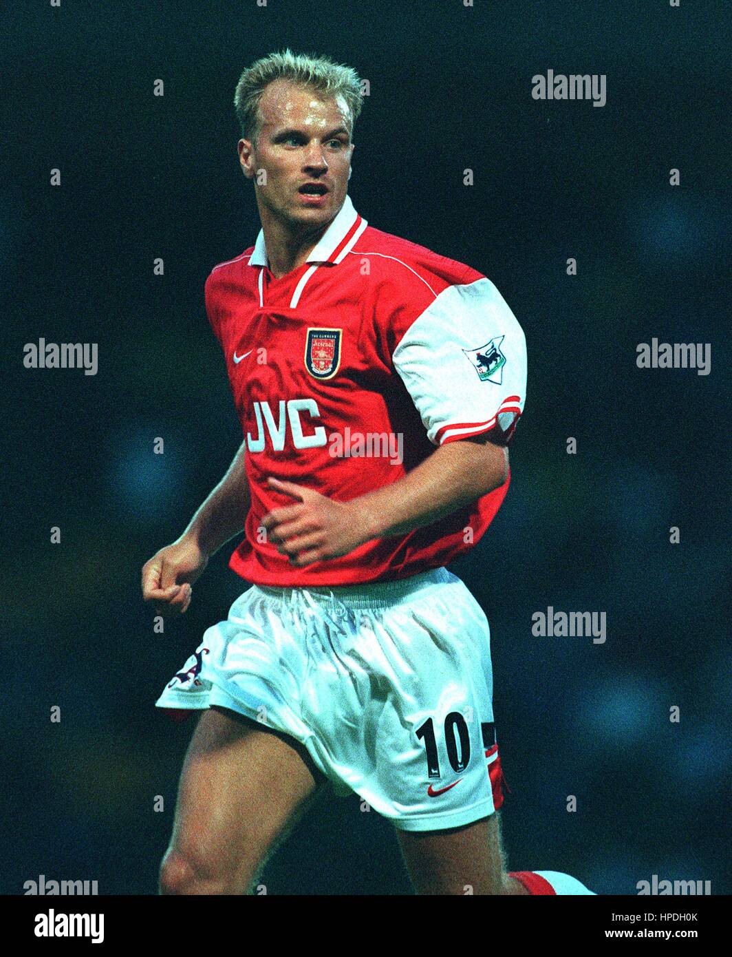 DENNIS BERGKAMP ARSENAL FC 07 August 1997 Stock Photo Alamy