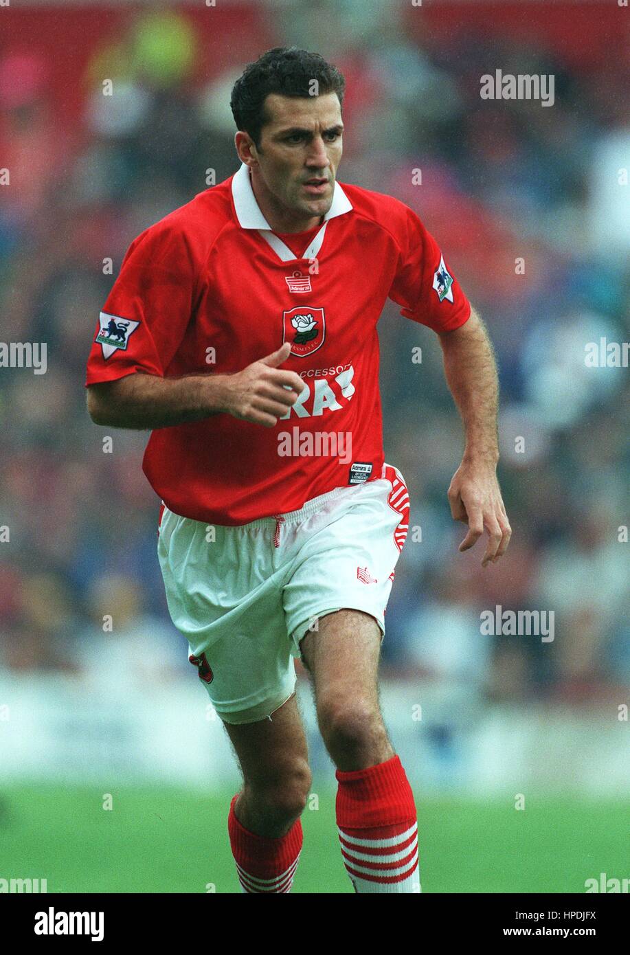 PAUL WILKINSON BARNSLEY FC 24 August 1997 Stock Photo - Alamy