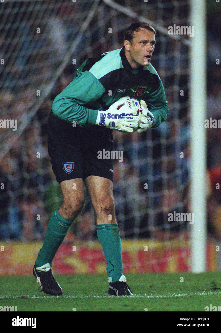 LUDEK MIKLOSKO WEST HAM UNITED FC 28 August 1997 Stock Photo Alamy