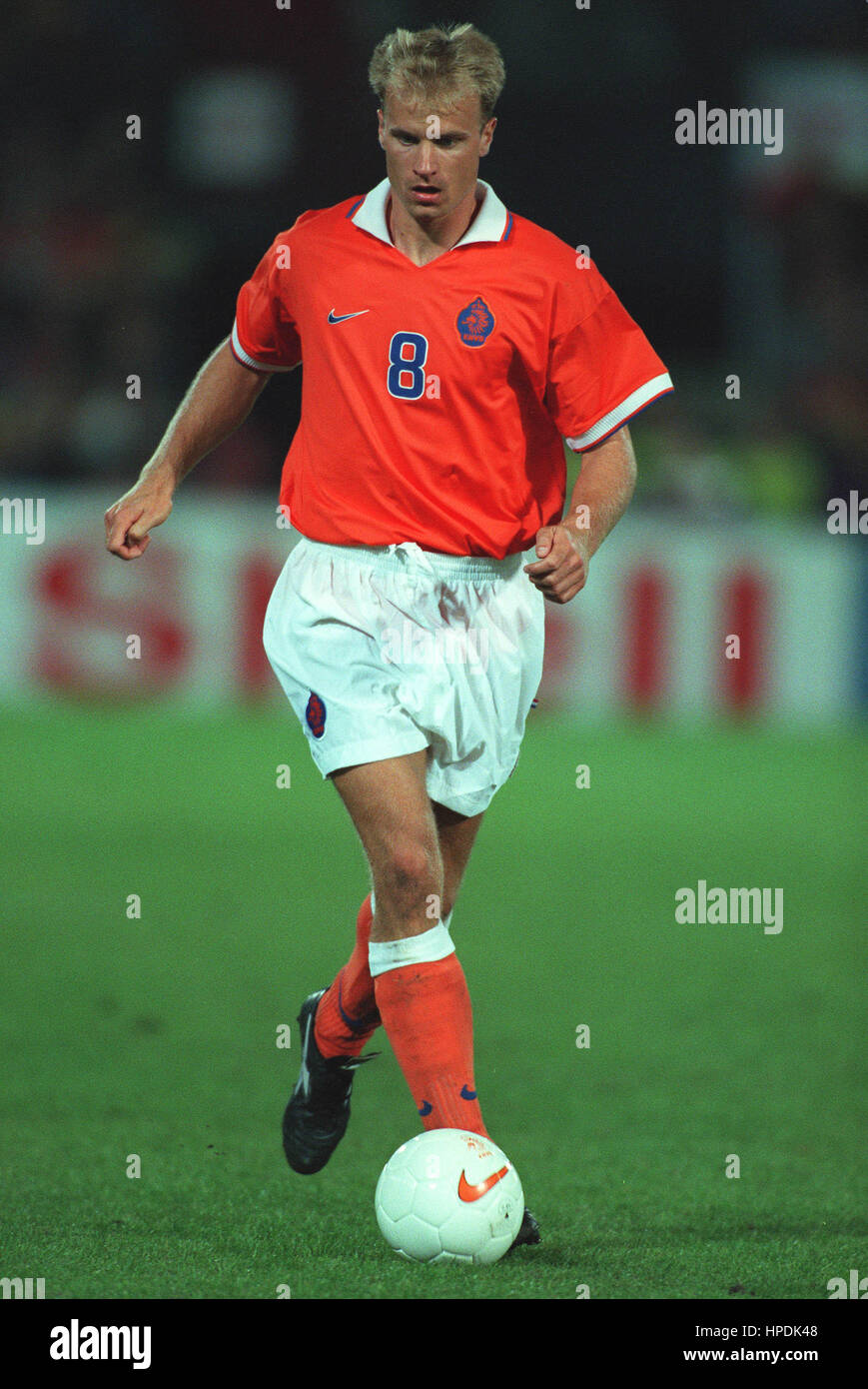 dennis-bergkamp-holland-arsenal-fc-hi-res-stock-photography-and-images