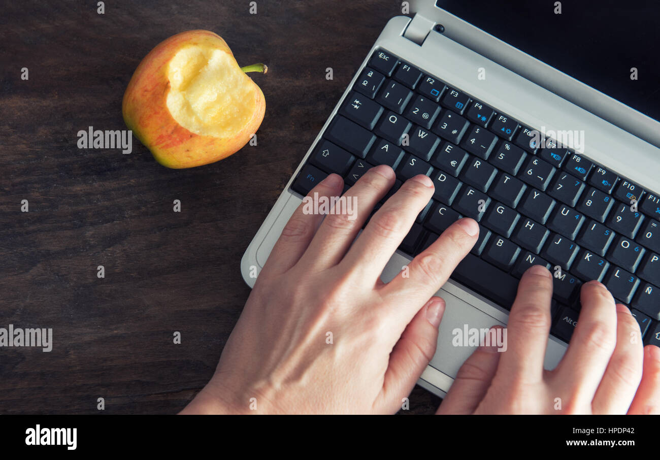 Typing on apple keyboard hi-res stock photography and images - Alamy