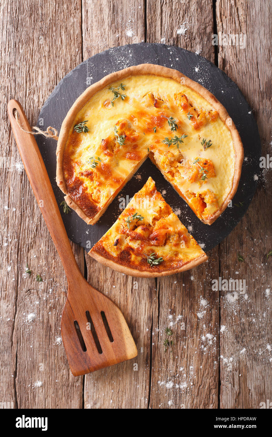Chicken and vegetable pie hi-res stock photography and images - Alamy