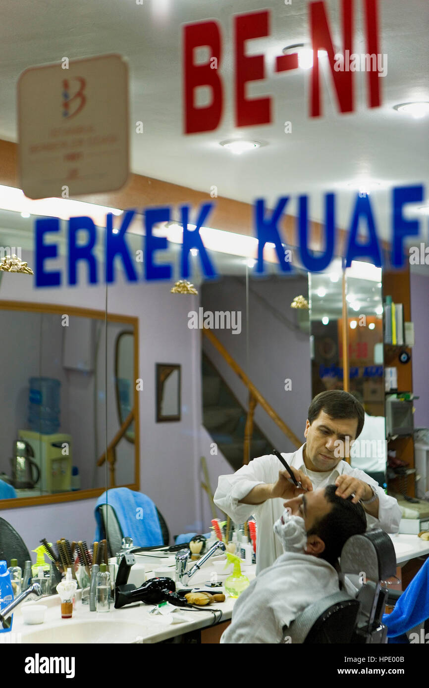 Be-ni Erkek Kuaforu barbershop in Istiklal pedestrian street. nº 348/7 Suriye Pasaji. In Beyoglu area Istanbul, Turkey Stock Photo