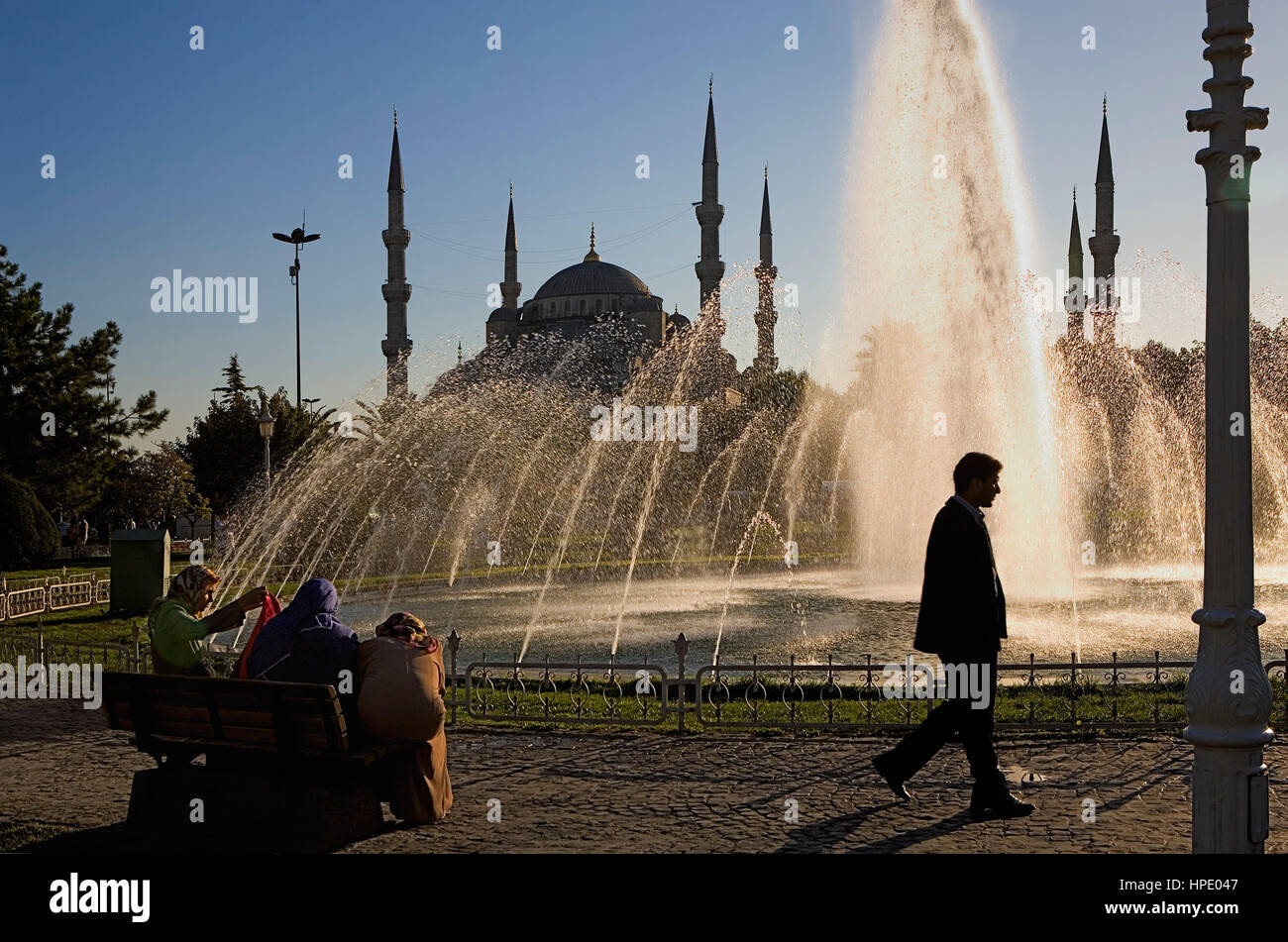 Fountain and Blue Mosque (Sultan Ahmed mosque), Sultanahmet Park ...