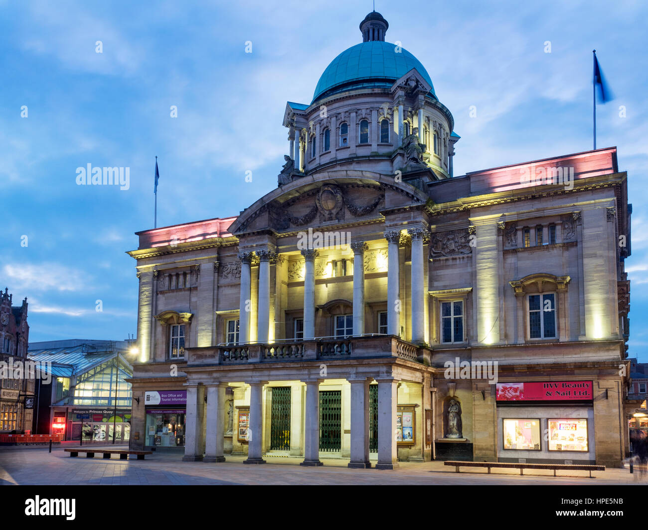 Hull City Hall in Queen Victoria Square at Dusk Hull Yorkshire England Stock Photo