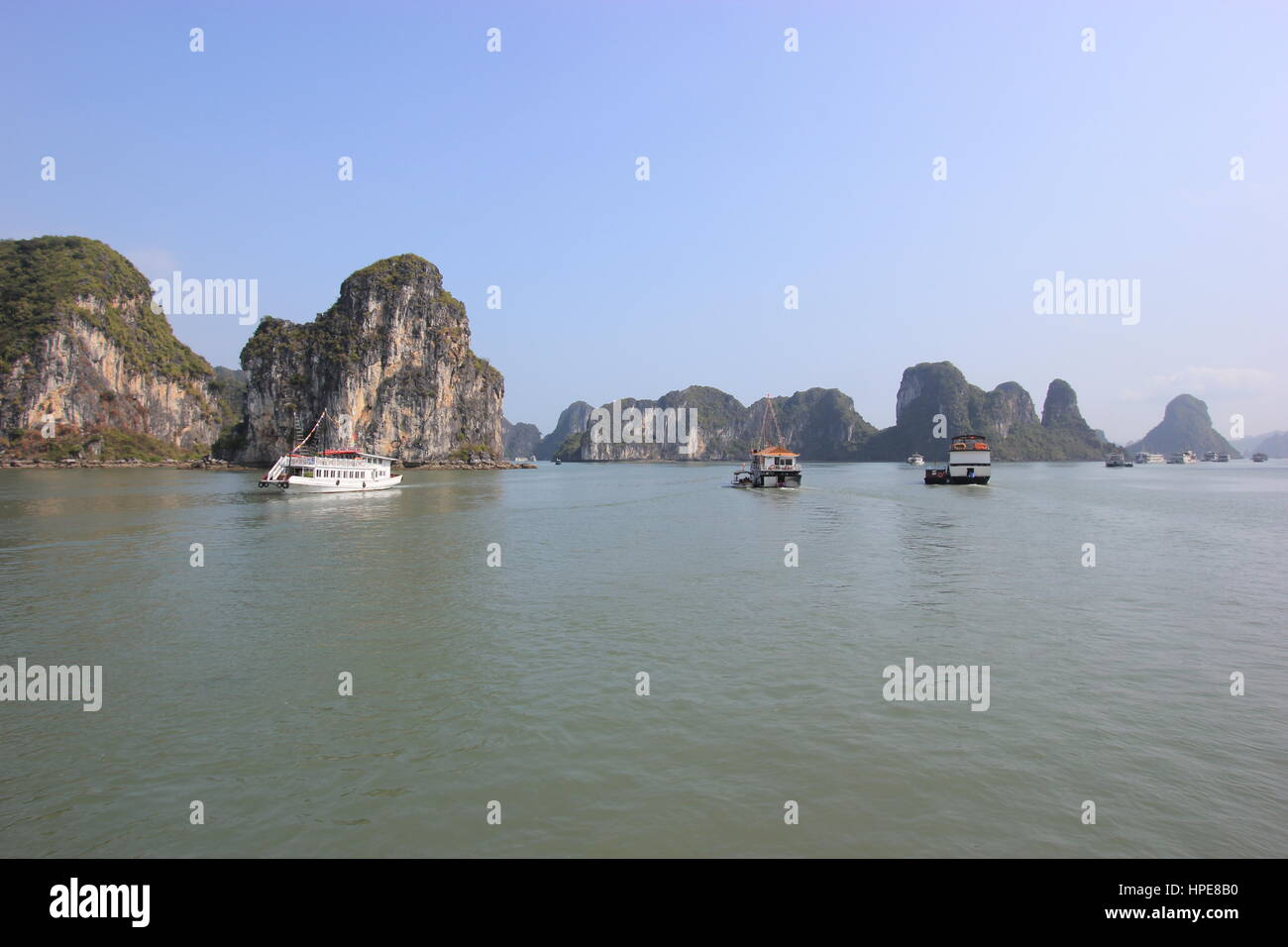 A Vietnamese Note of Two Hundred Thousand Shot Against the Limestone in Ha  Long Bay that is Printed in the Note Stock Photo - Image of halong, market:  123649000