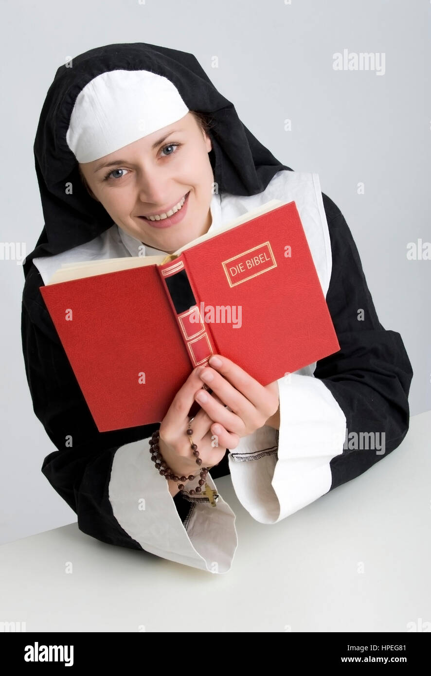 Model released , Nonne mit Bibel - nun with Bible Stock Photo