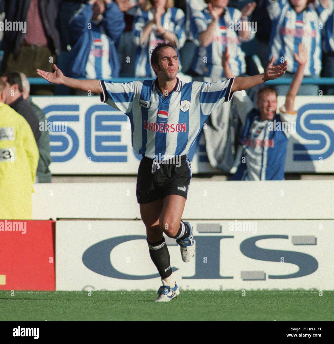 PAOLO DI CANIO SHEFFIELD WEDNESDAY FC 15 August 1997 Stock Photo - Alamy