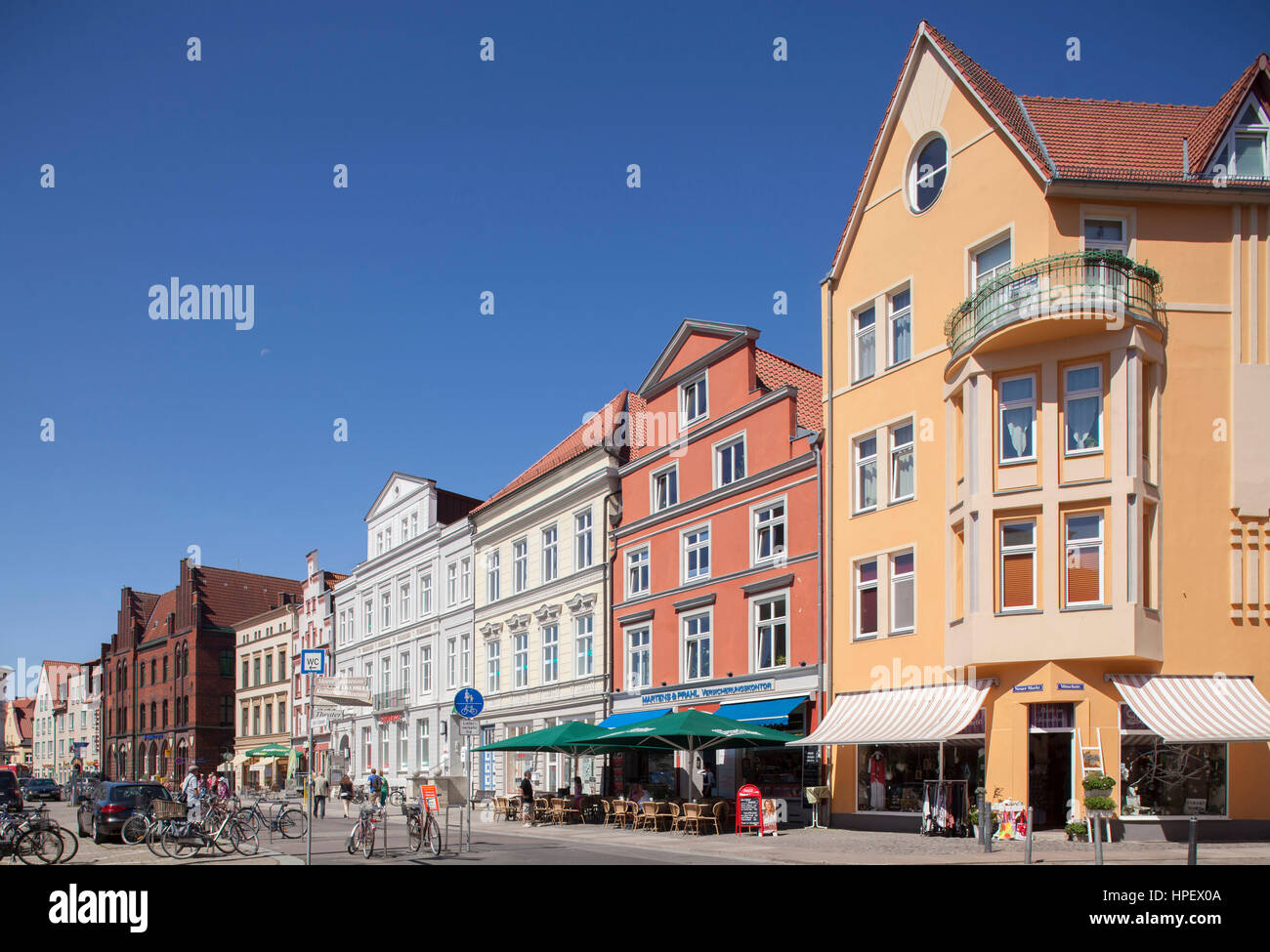Neuer markt square with old houses hi-res stock photography and images ...