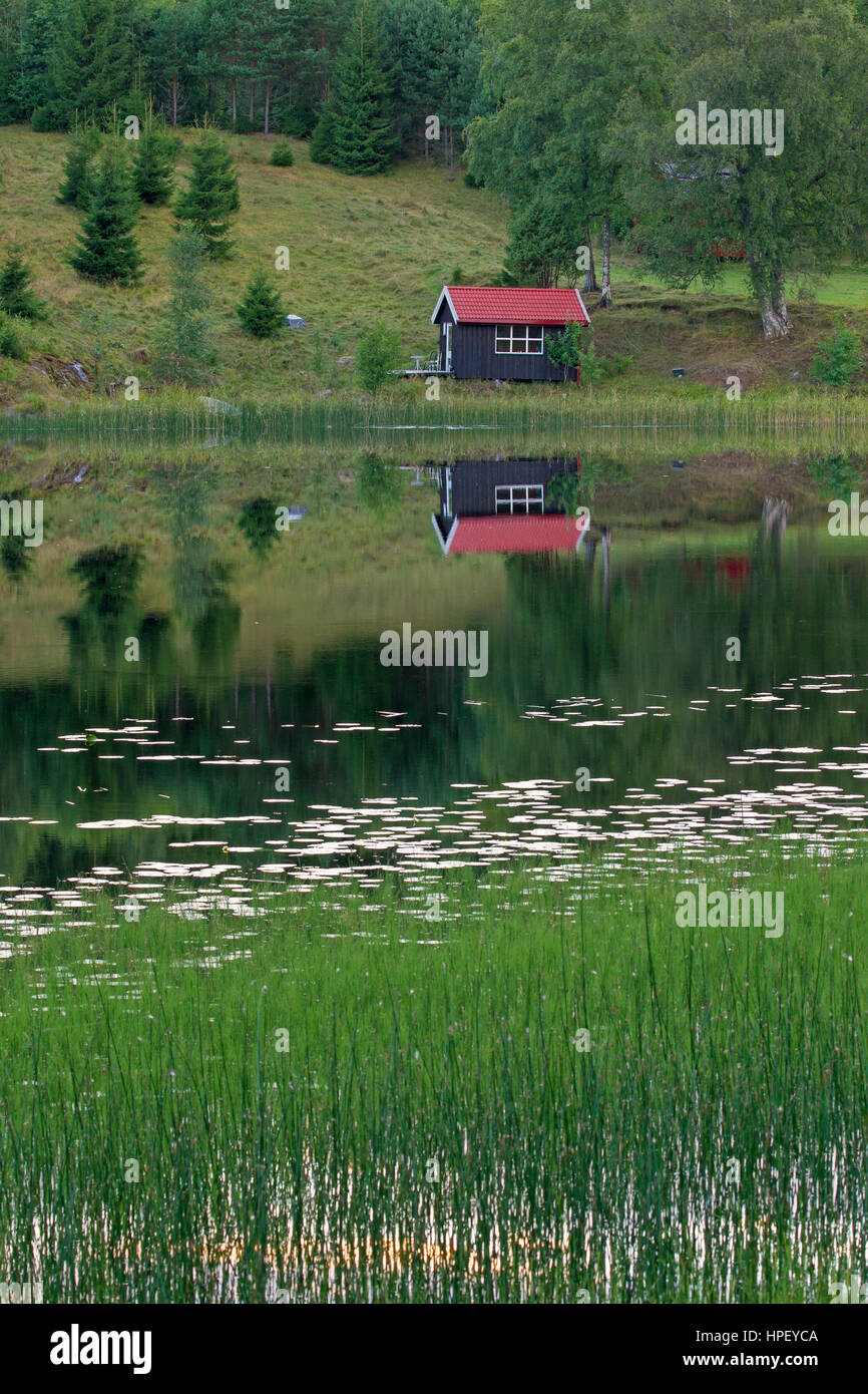 Red lake cabins hires stock photography and images Alamy