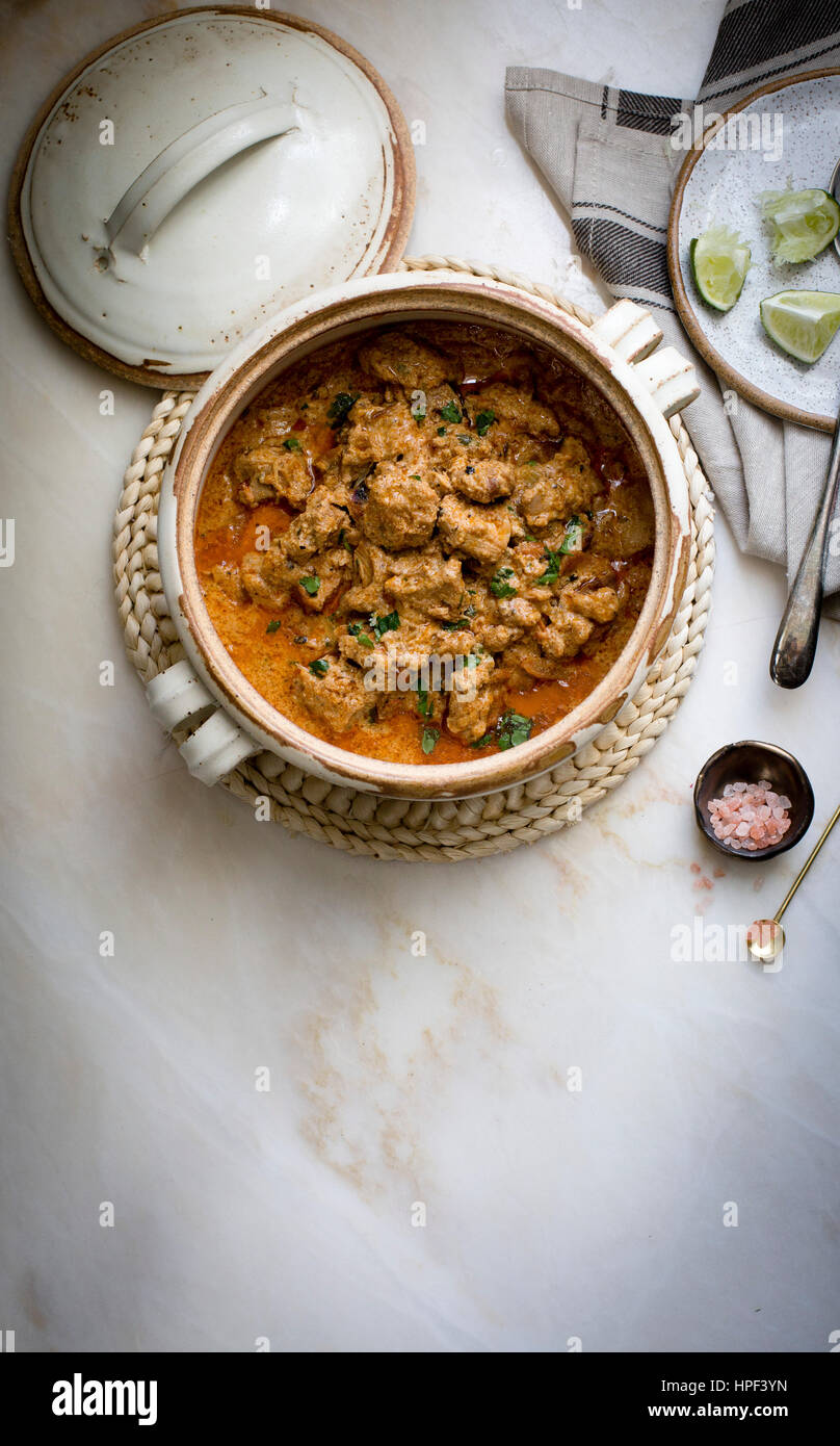 SIMPLE CHICKEN CURRY WITH YOGURT Stock Photo Alamy