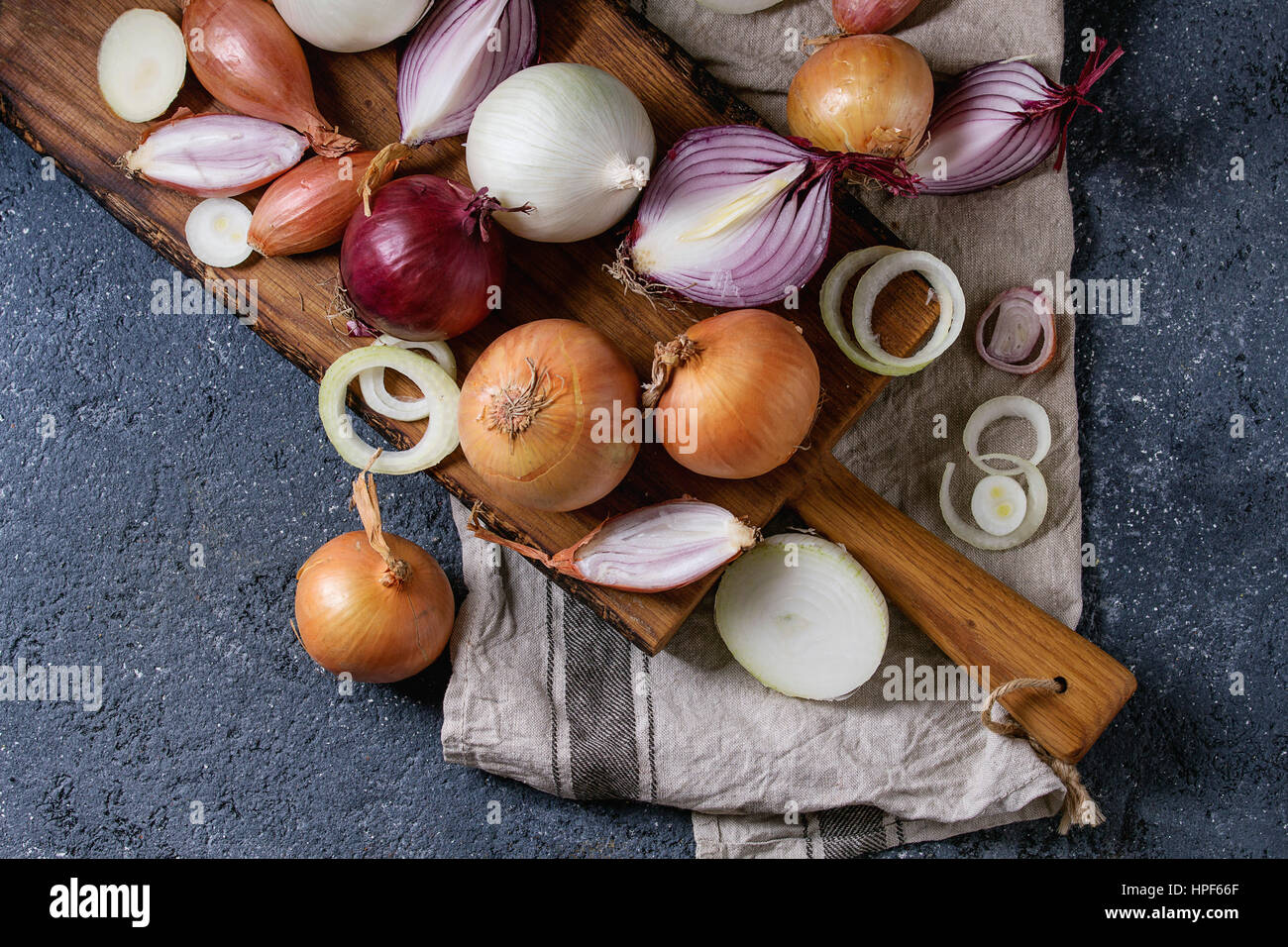 Whole and sliced red onions hi-res stock photography and images - Alamy