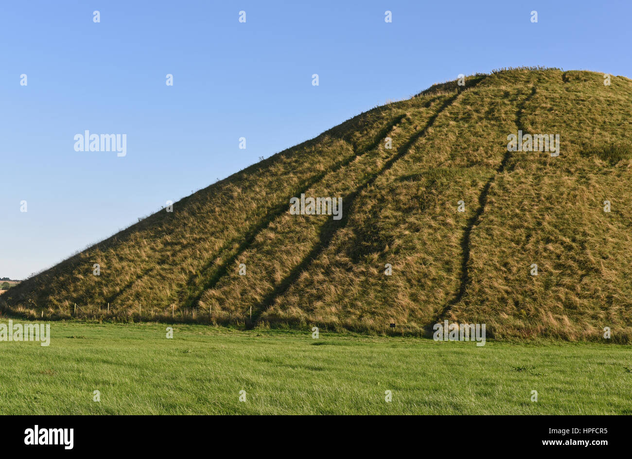 Silbury Hill in Avesbury, Wiltshire, England Stock Photo
