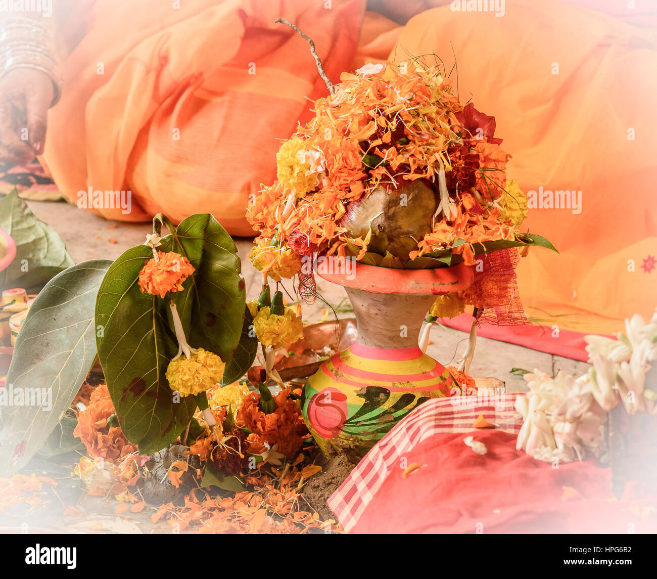 Asian hindu wedding couples hi-res stock photography and images - Alamy