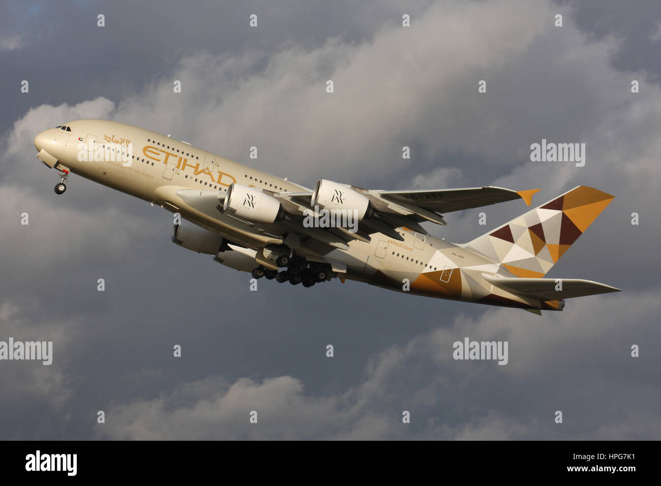 Etihad airways hi-res stock photography and images - Alamy