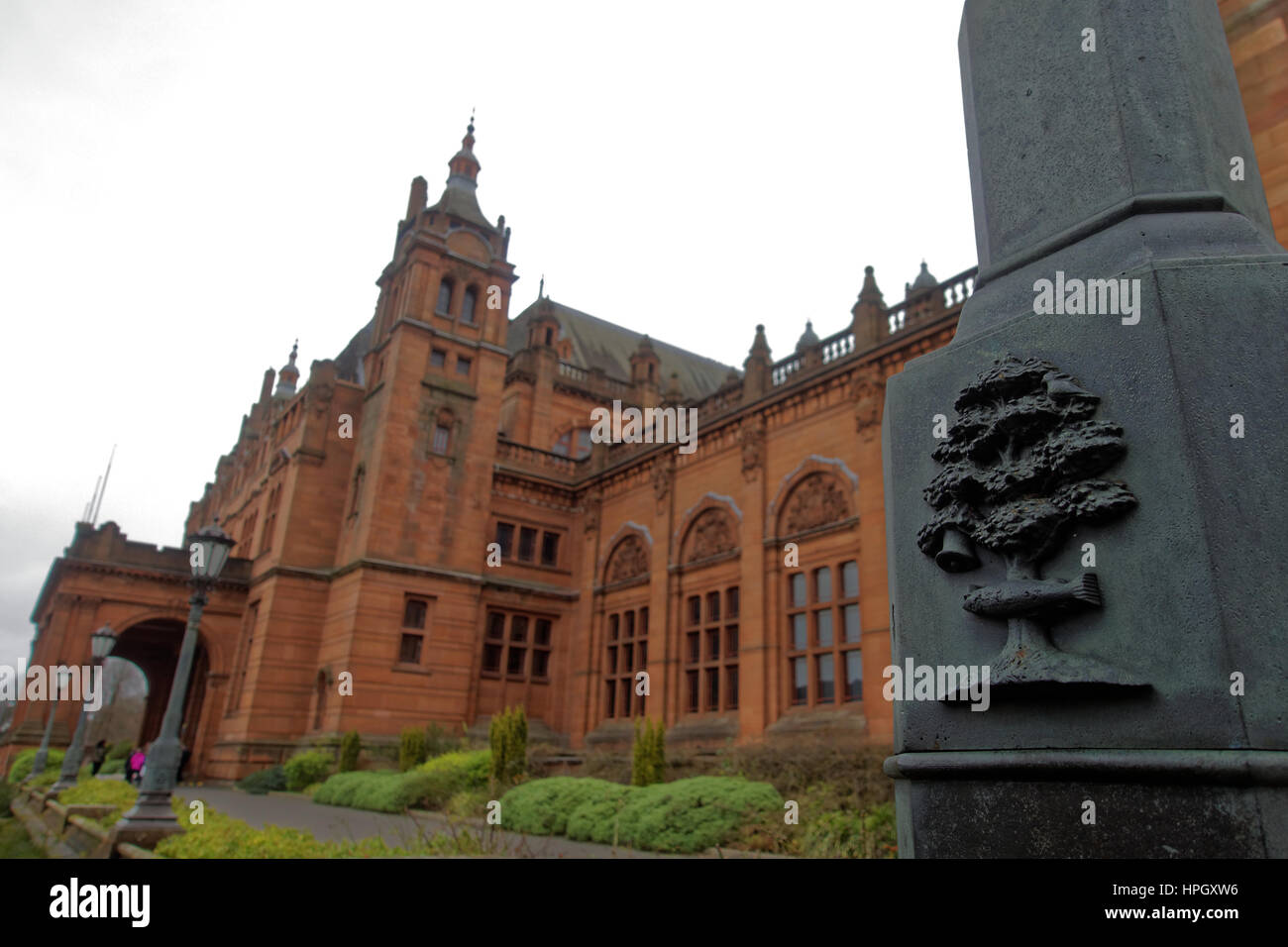 Kelvingrove Art Gallery and Museum viewed from Glasgow coat of arms on a lamppost Stock Photo