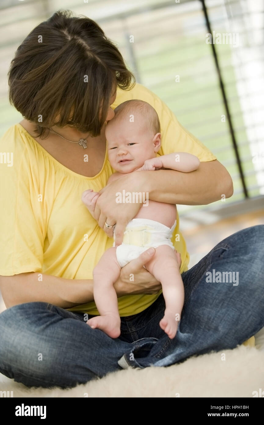 Model released , Mutter mit Baby, 1 Monat - mother with baby Stock Photo
