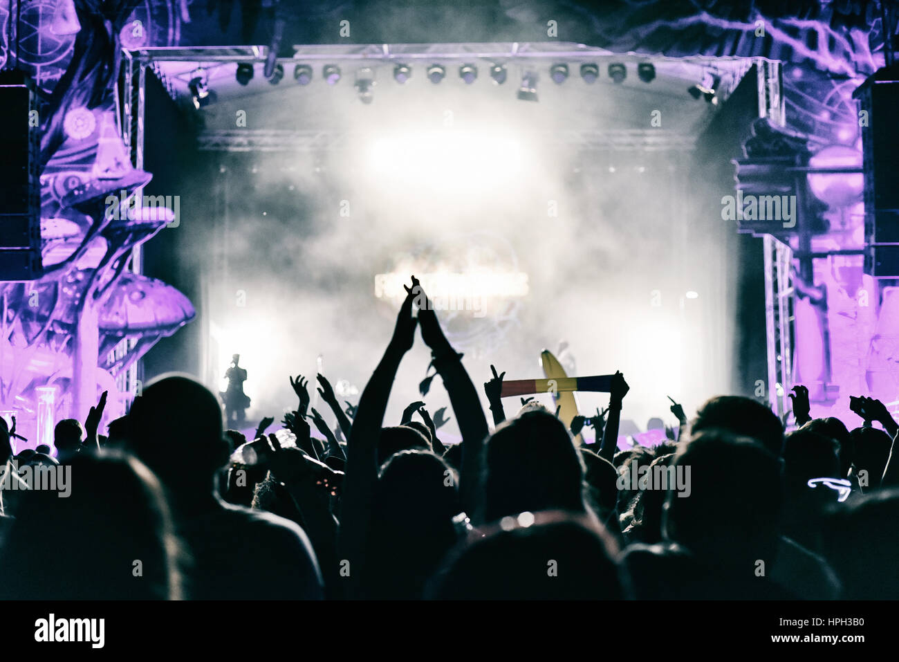 Concert crowd applauding at a music festival Stock Photo - Alamy