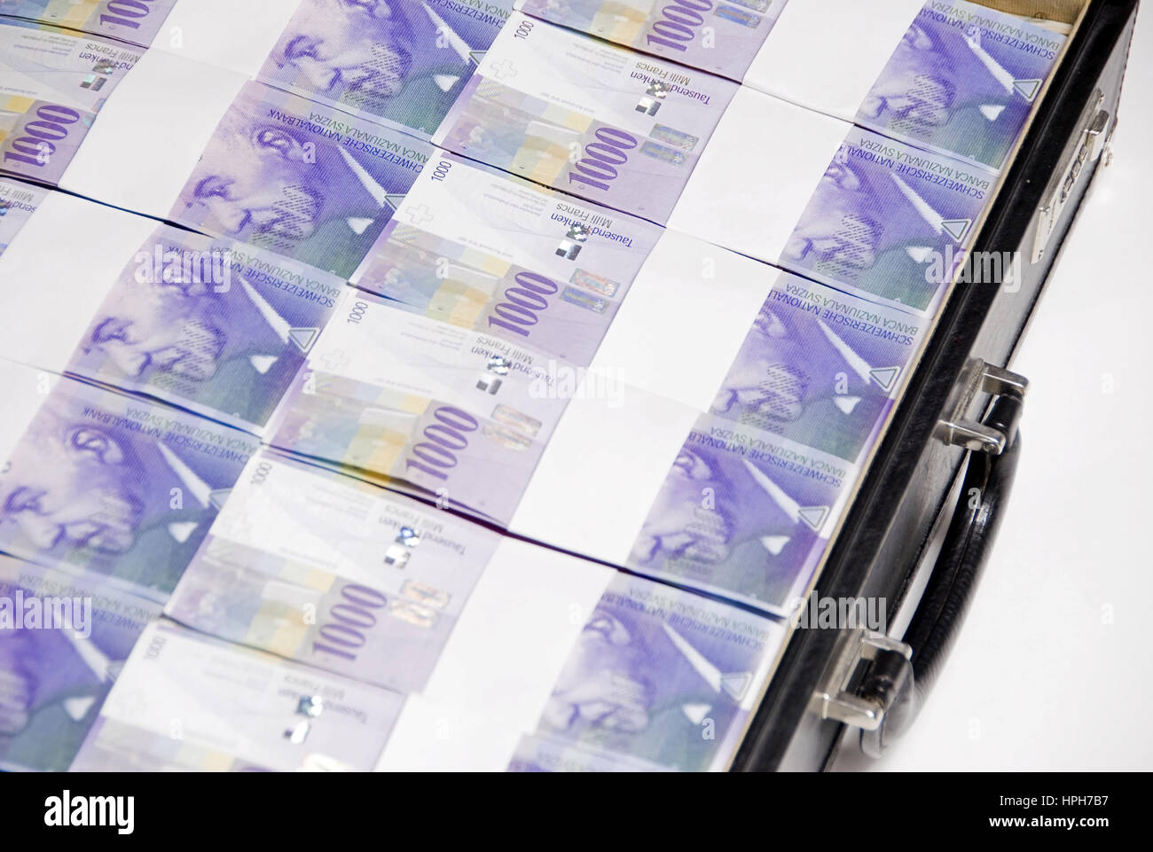 Geldkoffer mit Schweizer Franken - money case Stock Photo