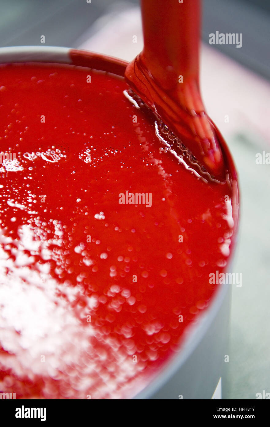 Roter Farbtopf, Druckfarbe - red paint pot in printing company Stock Photo