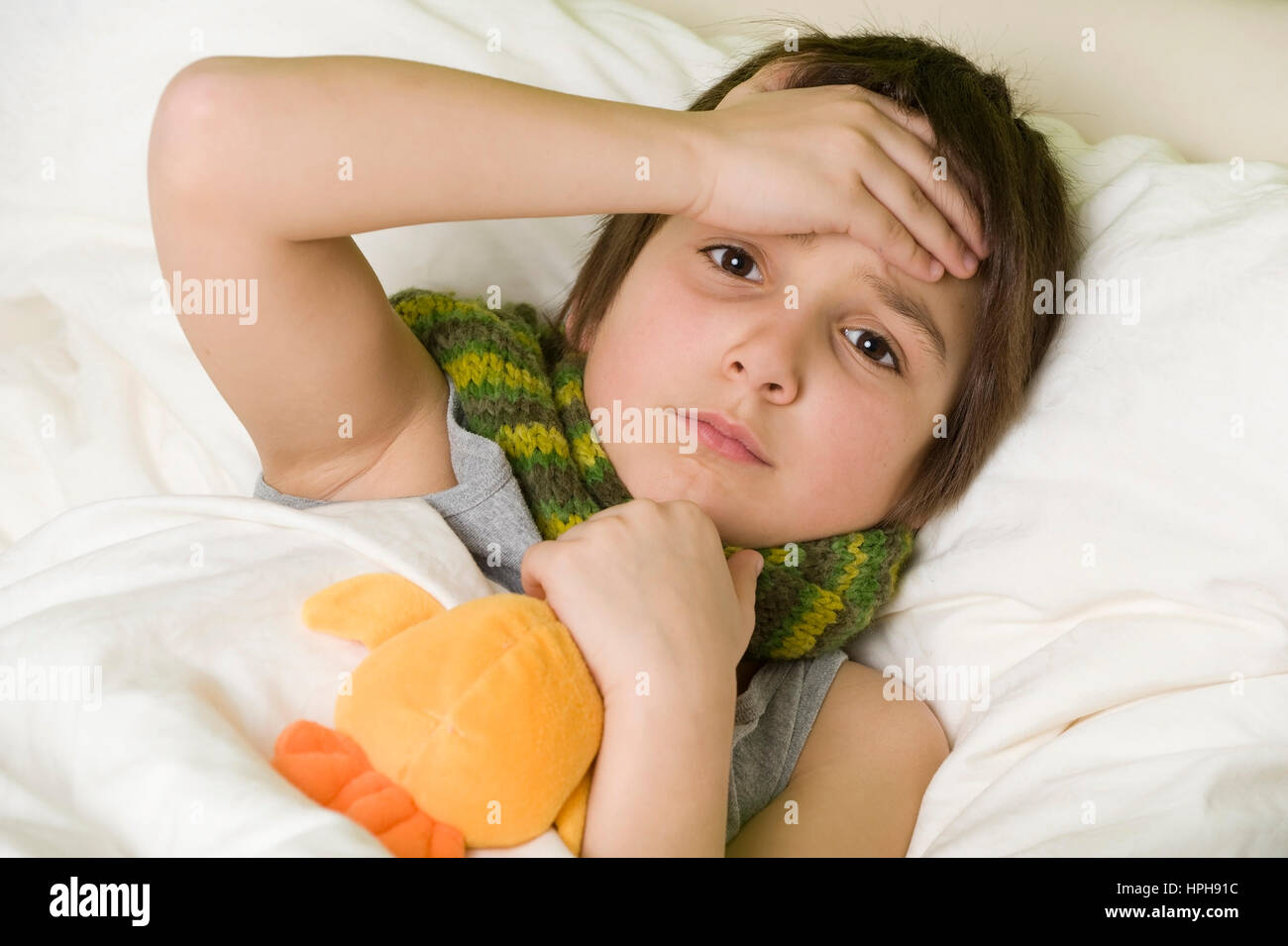 Kranker Junge im Bett - sick boy in bed, Model released Stock Photo