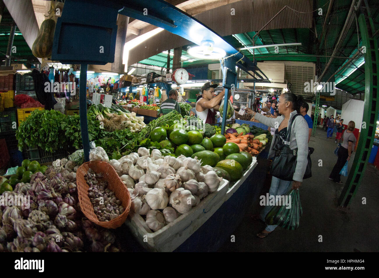 Caracas, Dtto Capital / Venezuela 04022012 People buying in a famous popular market in San