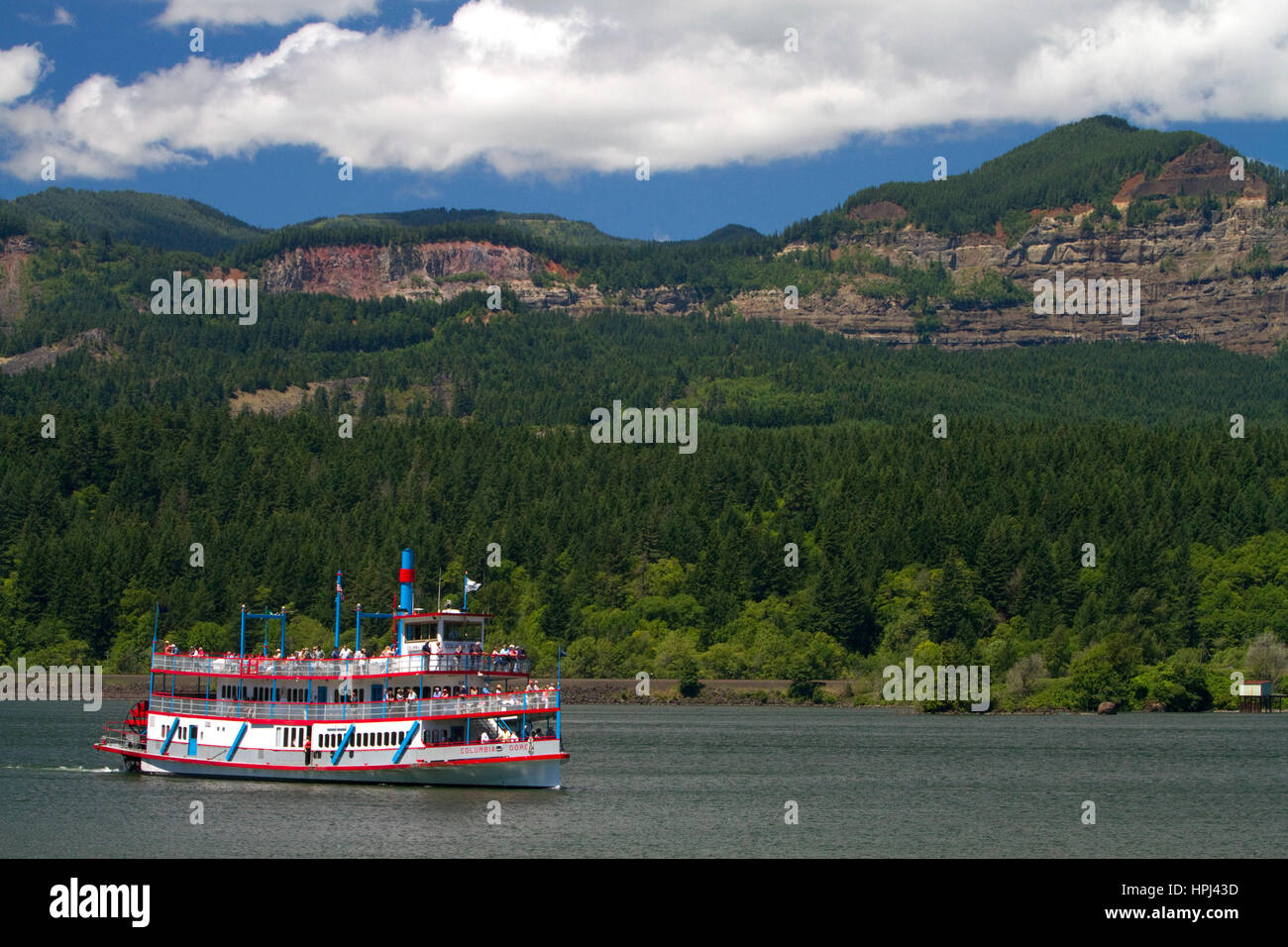 Sternwheeler Columbia Gorge giving a sightseeing cruise on the Columbia River at Cascade Locks, Oregon, USA. Stock Photo