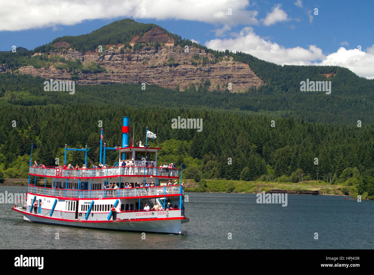 Sternwheeler Columbia Gorge giving a sightseeing cruise on the Columbia River at Cascade Locks, Oregon, USA. Stock Photo