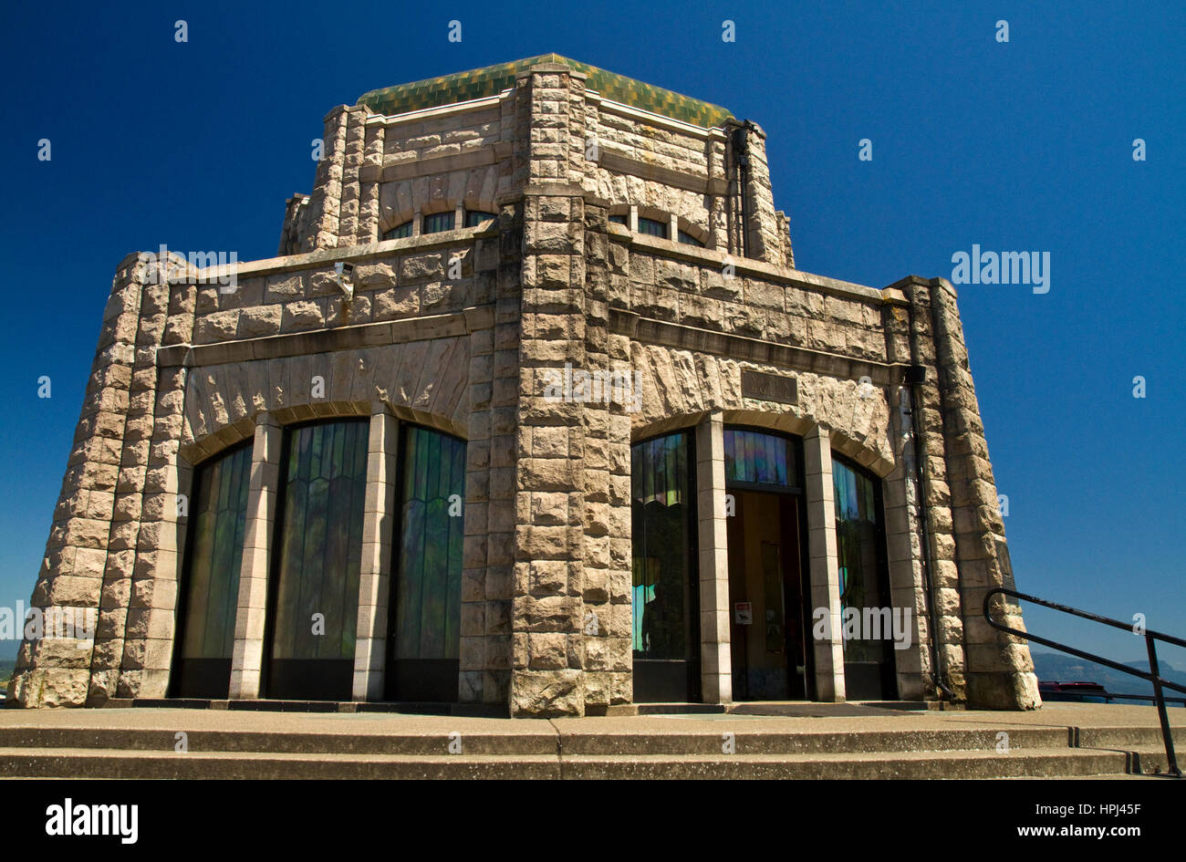 The Vista House observatory at Crown Point along the Historic Columbia River Highway in Multnomah County, Oregon, USA. Stock Photo