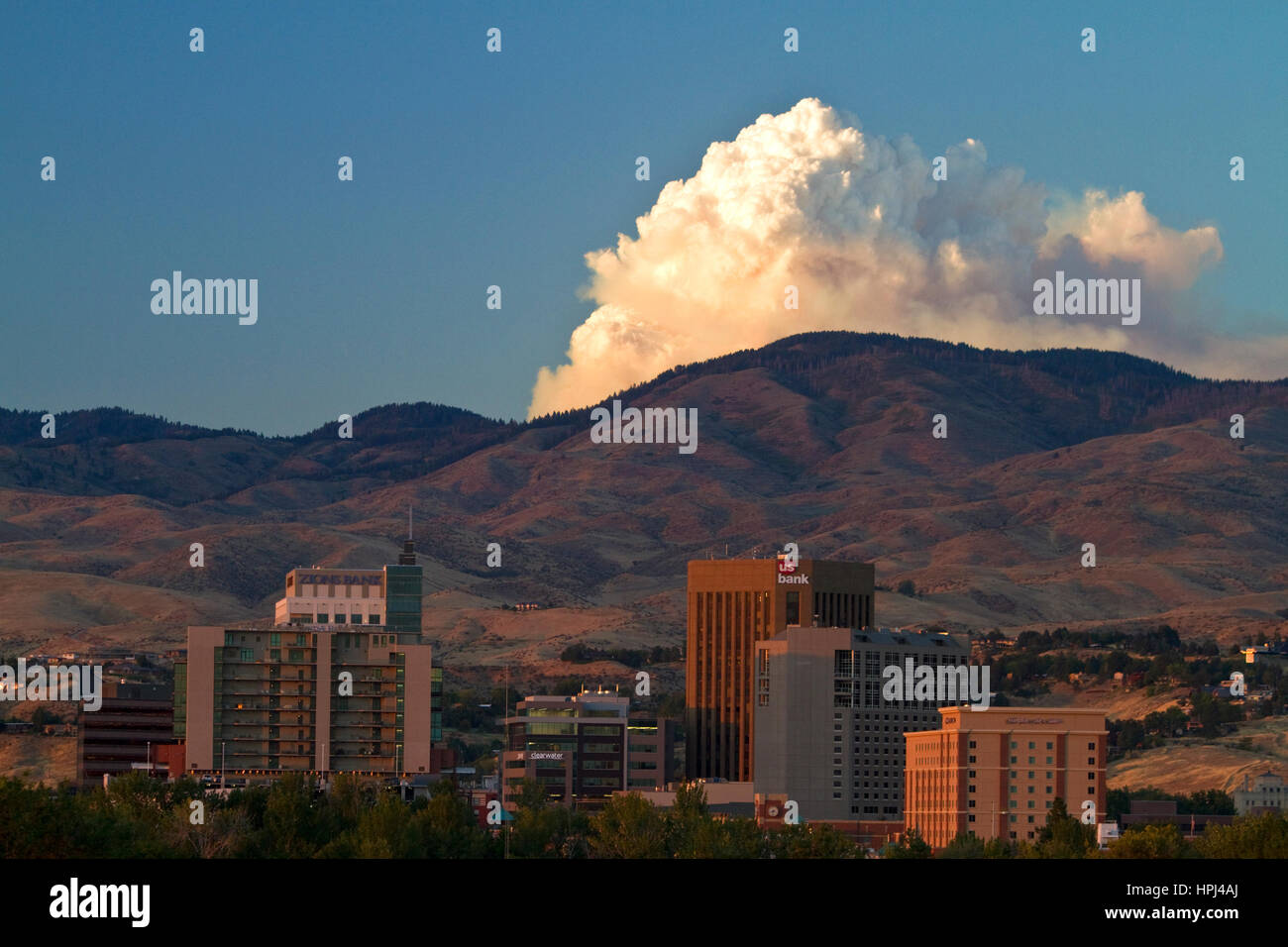 A pyrocumulus cloud above the foothills at Boise, Idaho, USA. Stock Photo