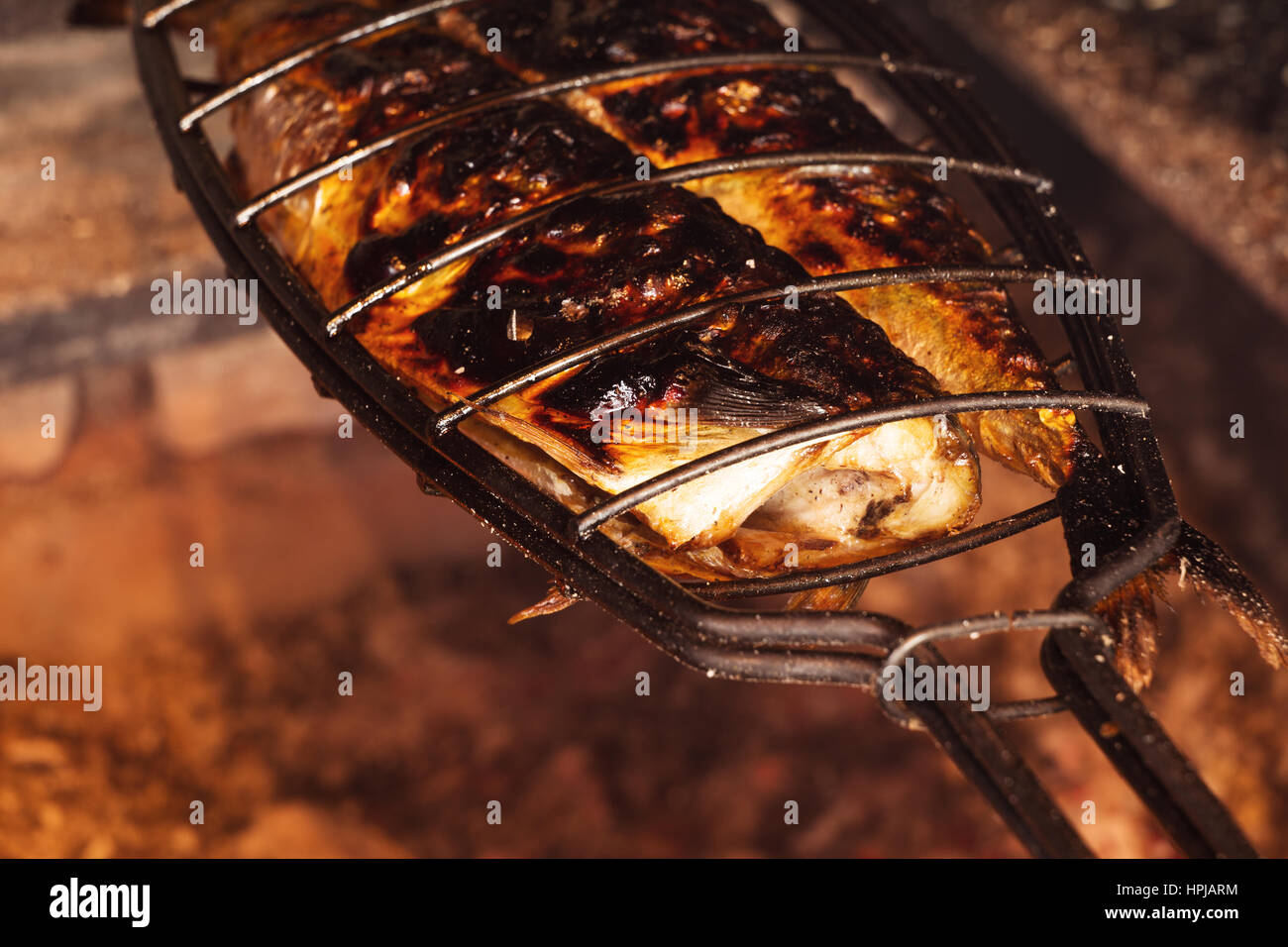 Fish over charcoal hires stock photography and images Alamy