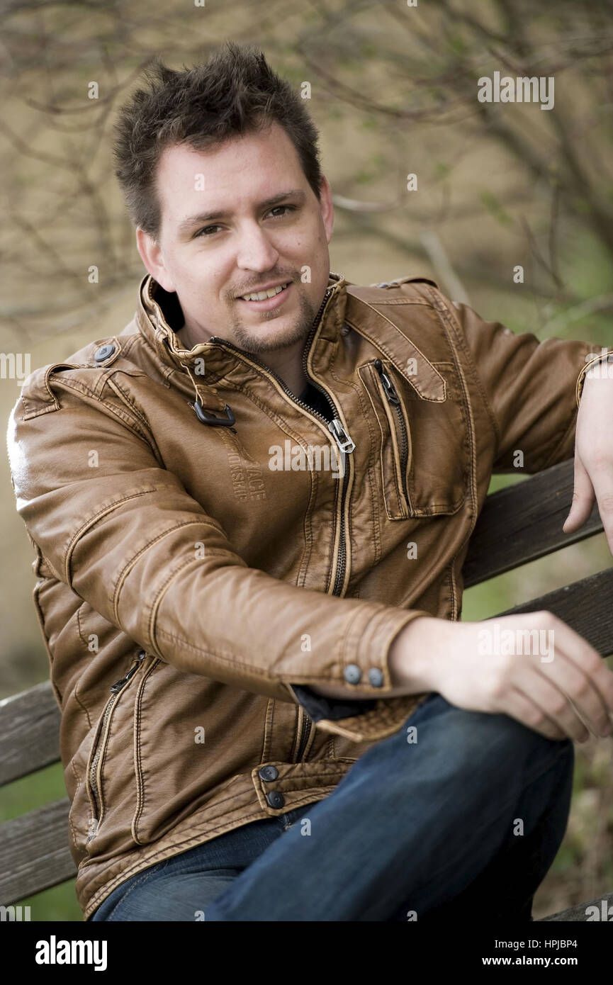 Model released , Attraktiver Mann in Lederjacke, 25+ - attractive man in leather jacket Stock Photo