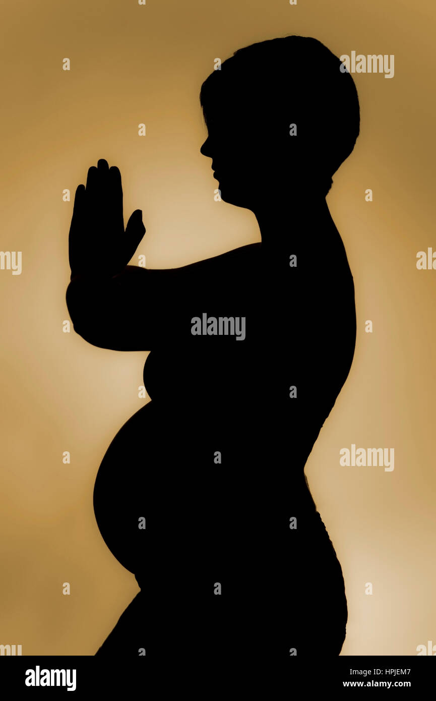 Model released , Schwangere Frau macht Entspannungsuebung - pregnant woman does yoga Stock Photo