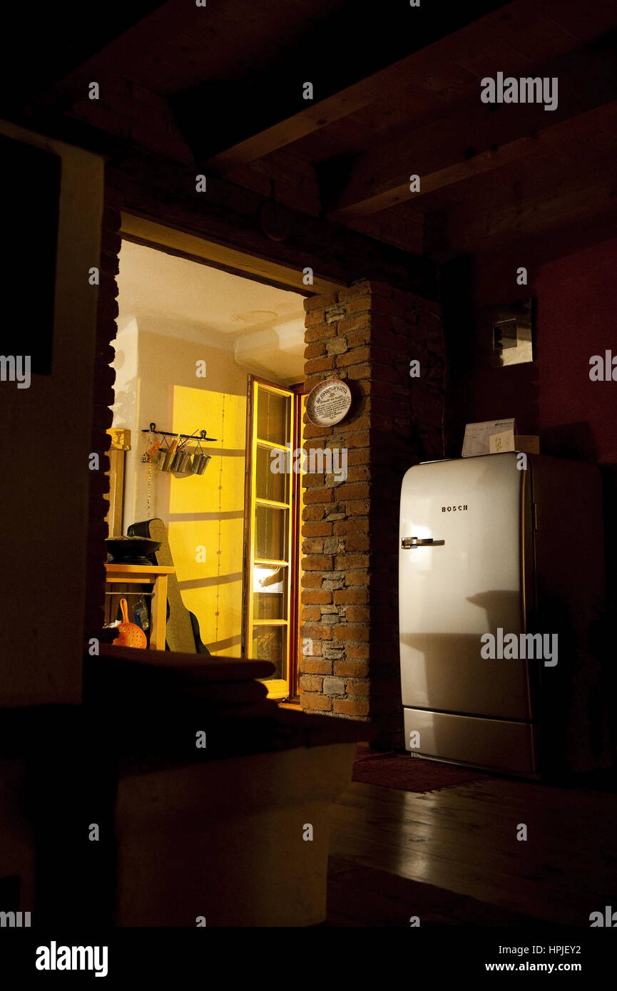 Beleuchteter Raum im dunklen Haus - illuminated room in dark house Stock Photo