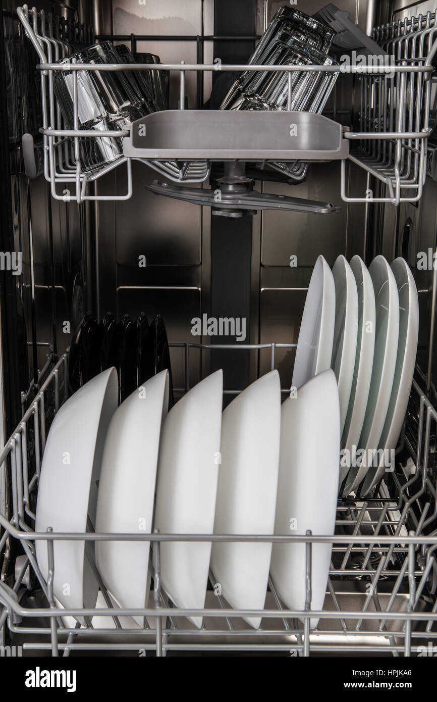 Dish washing machine hi-res stock photography and images - Page 3 - Alamy
