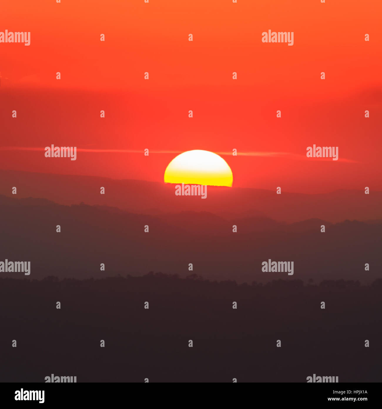 Golden sun over horizon time hi-res stock photography and images - Alamy