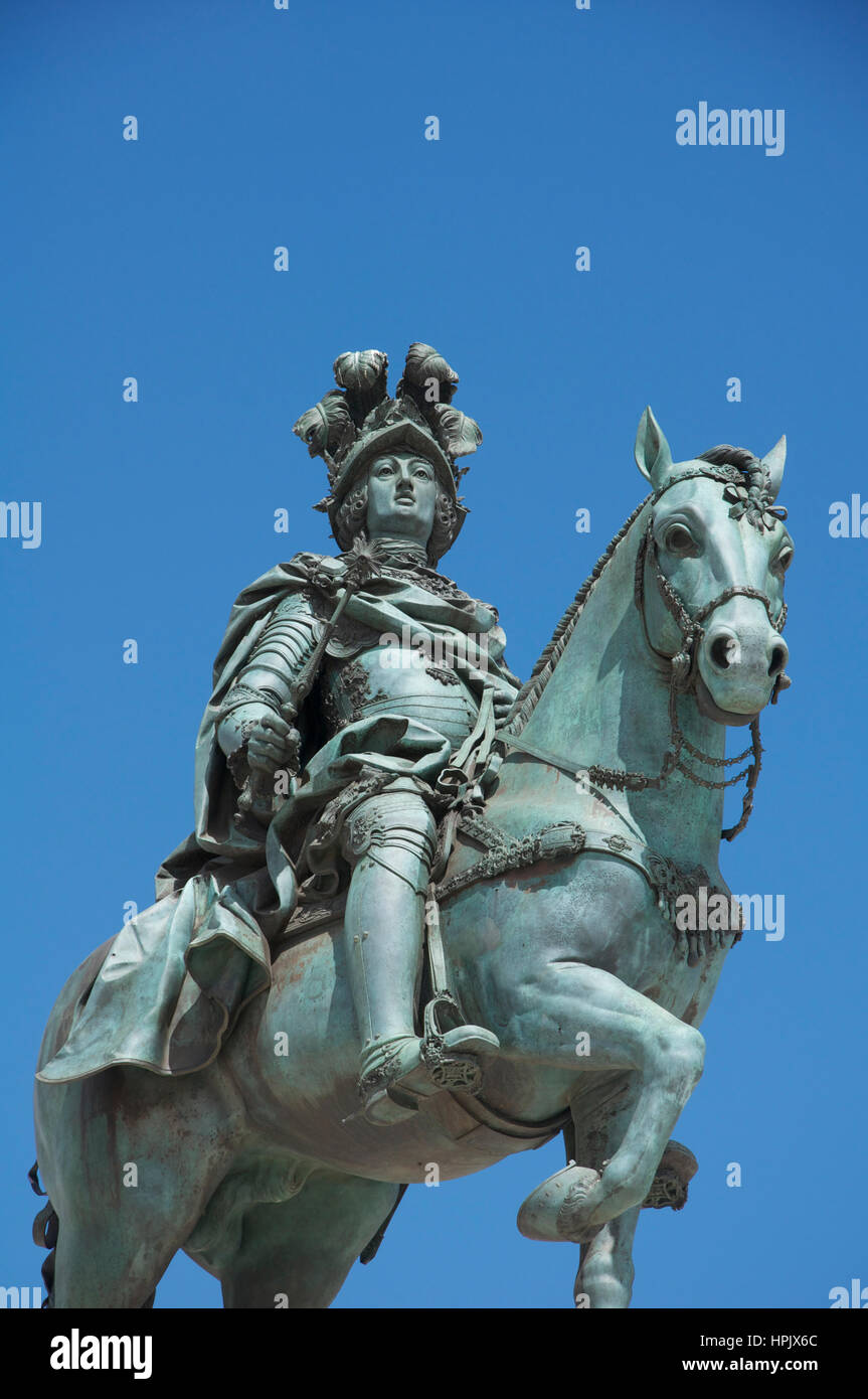 Portuguese monarchy. Looking up at the great bronze equestrian statue